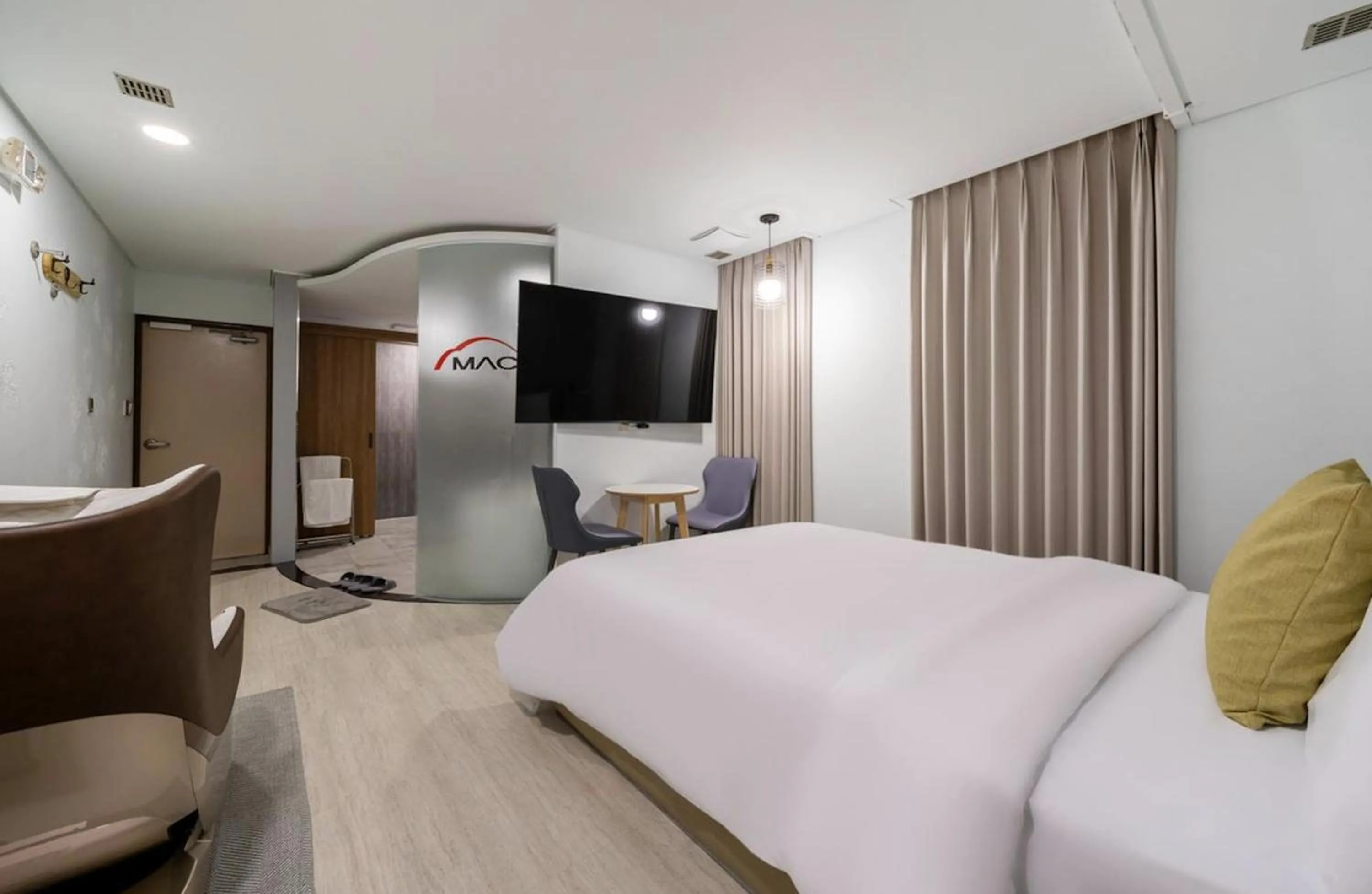 Bed in Daejeon Yuseong MAC Hotel