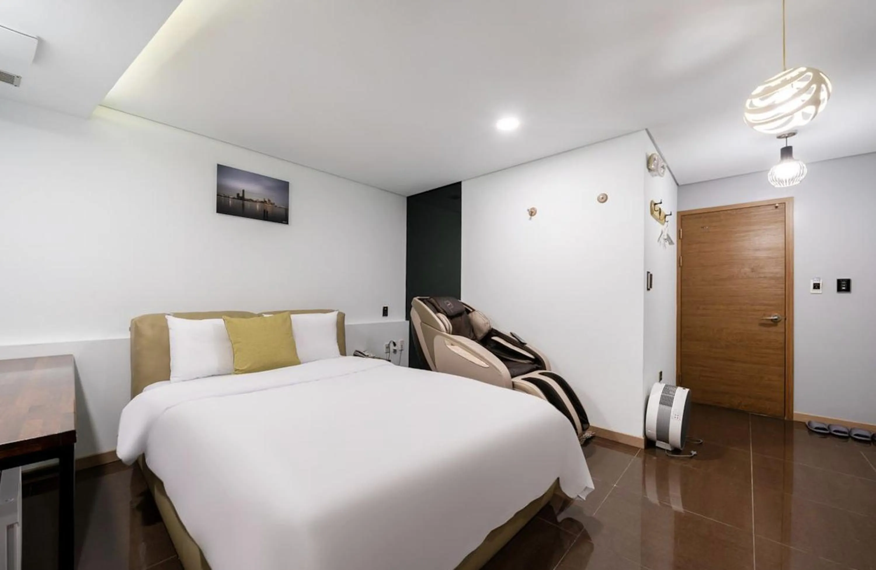 Bed in Daejeon Yuseong MAC Hotel