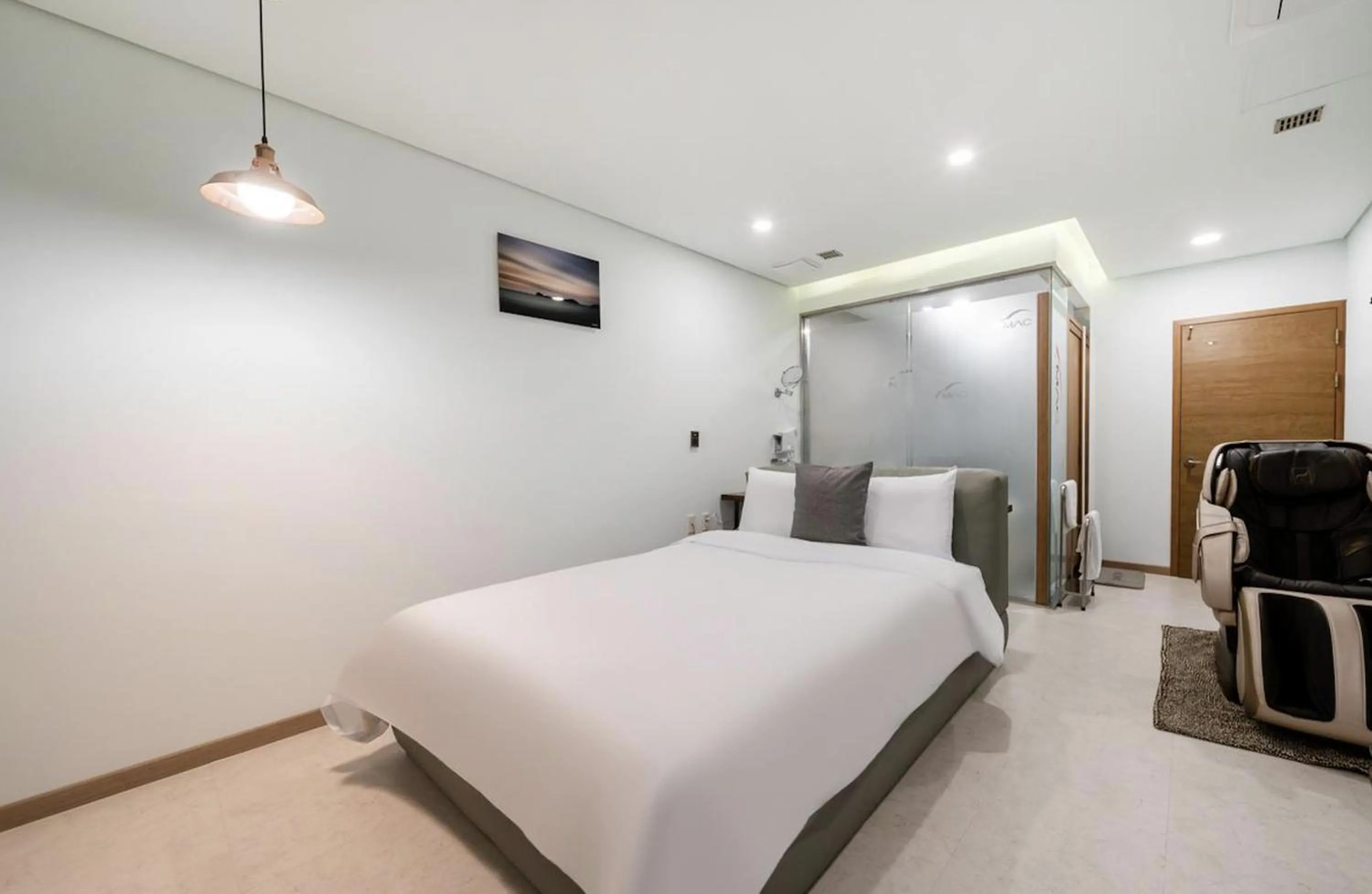 Bed in Daejeon Yuseong MAC Hotel