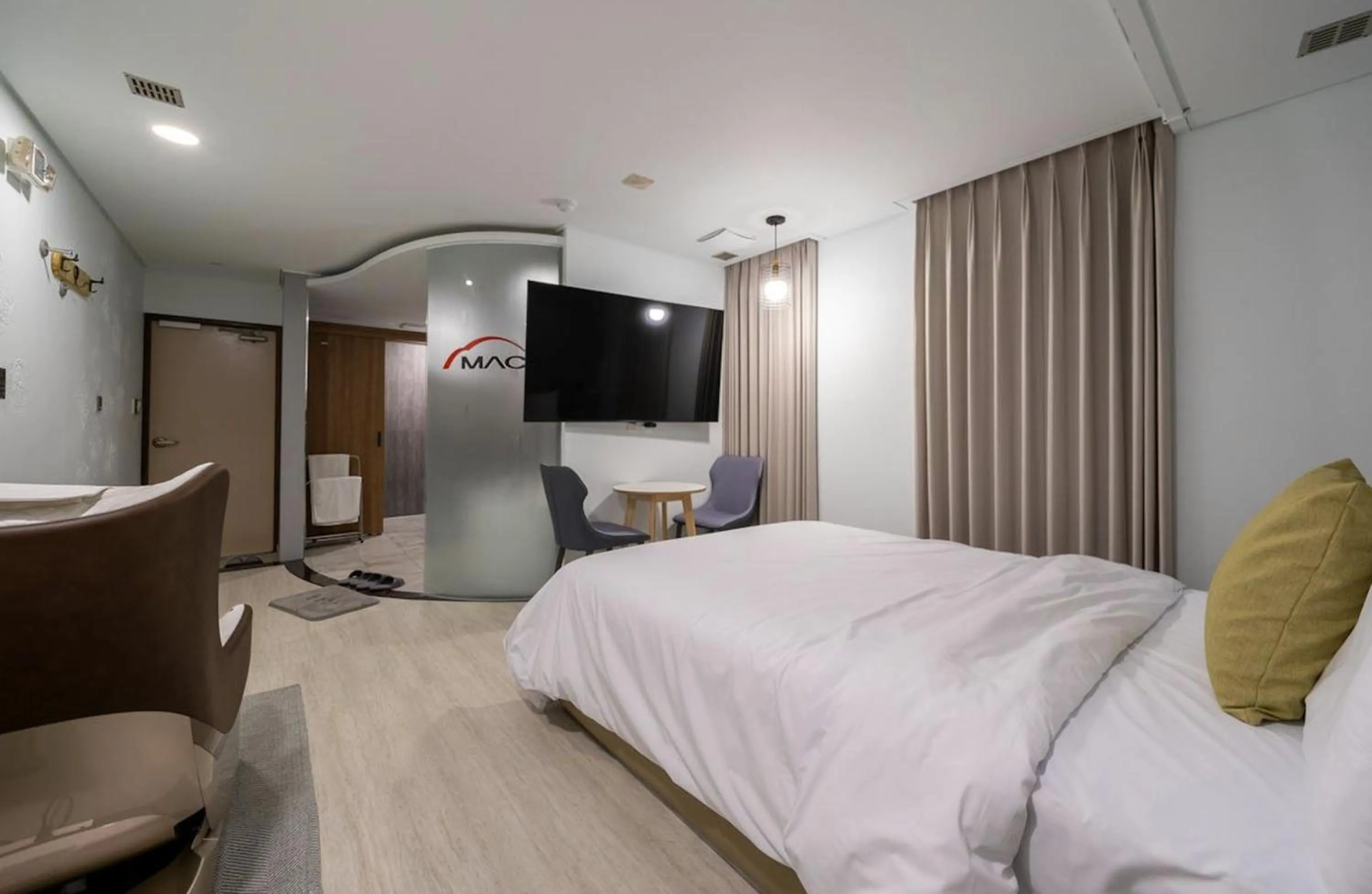 Bed in Daejeon Yuseong MAC Hotel