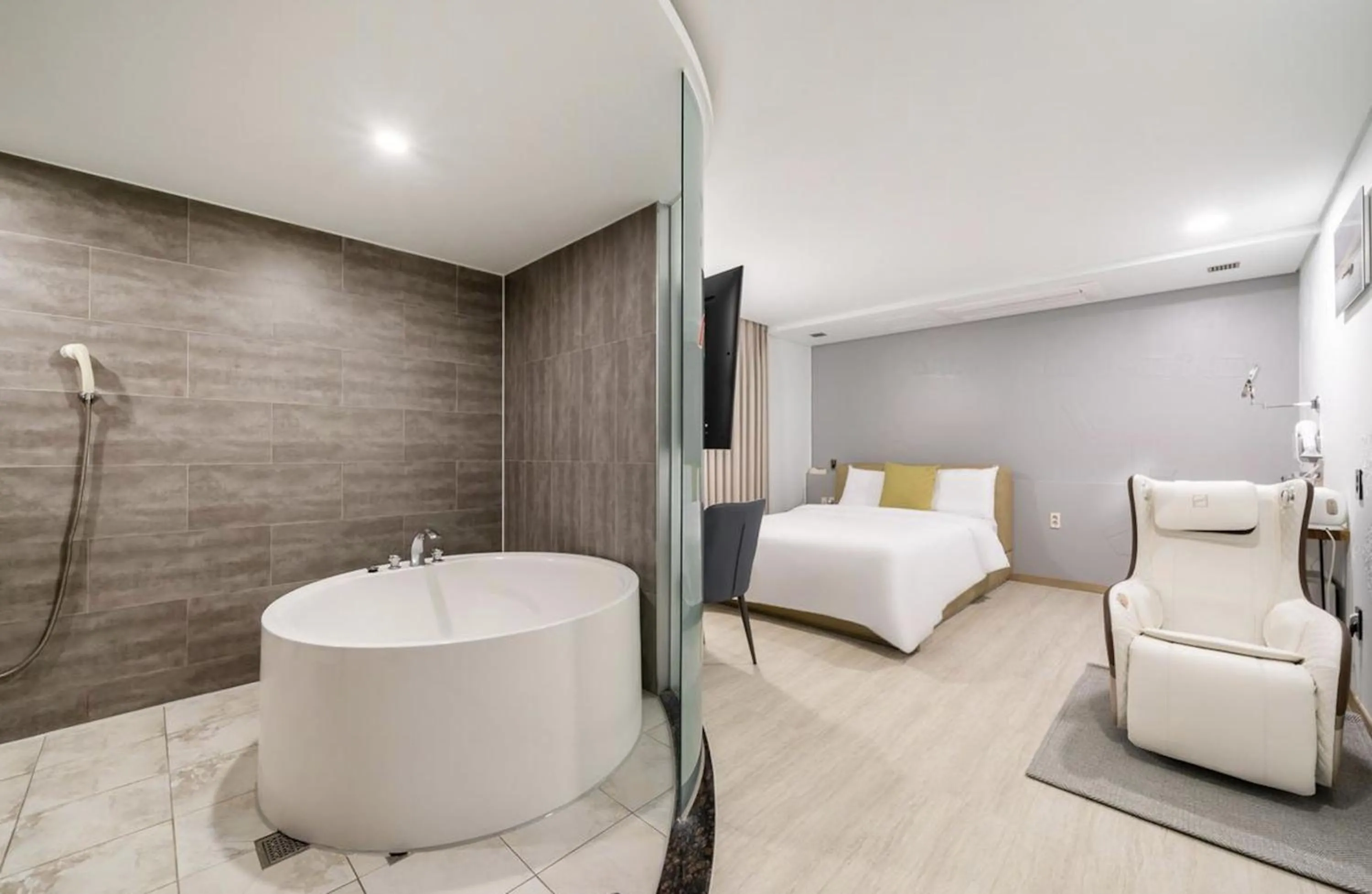 Bed in Daejeon Yuseong MAC Hotel