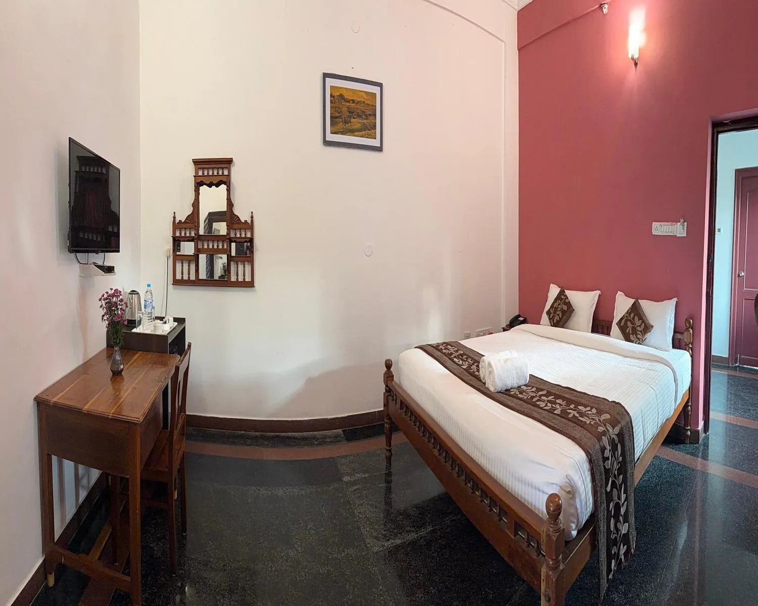 Photo of the whole room, Bed in Bon Sejour