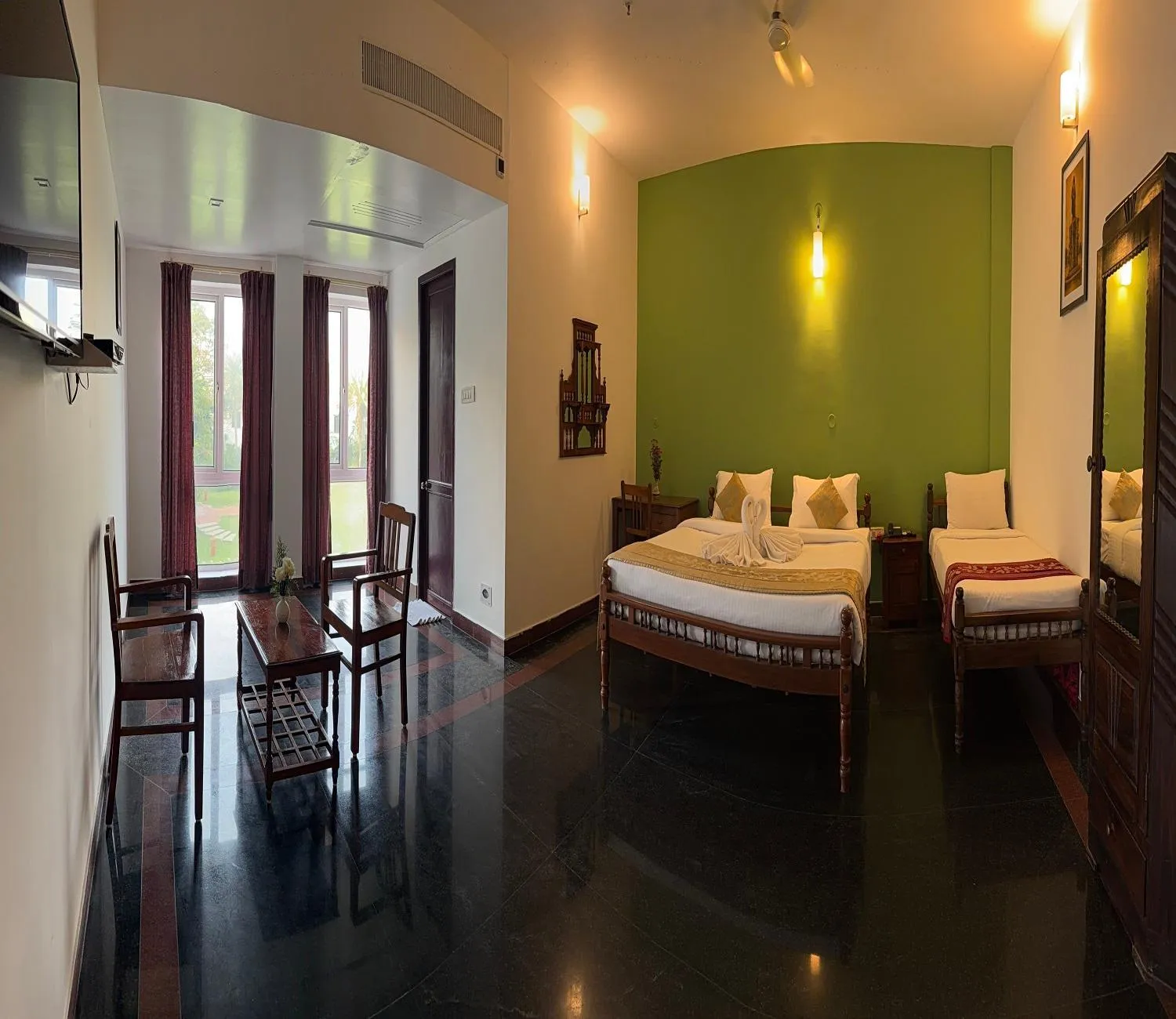 Photo of the whole room, Bed in Bon Sejour