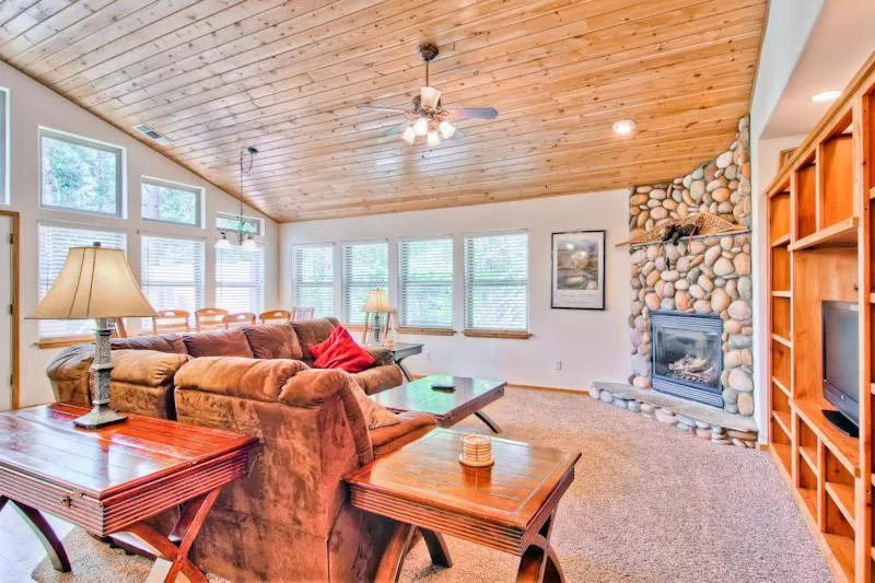 Bears Den & Little Bear