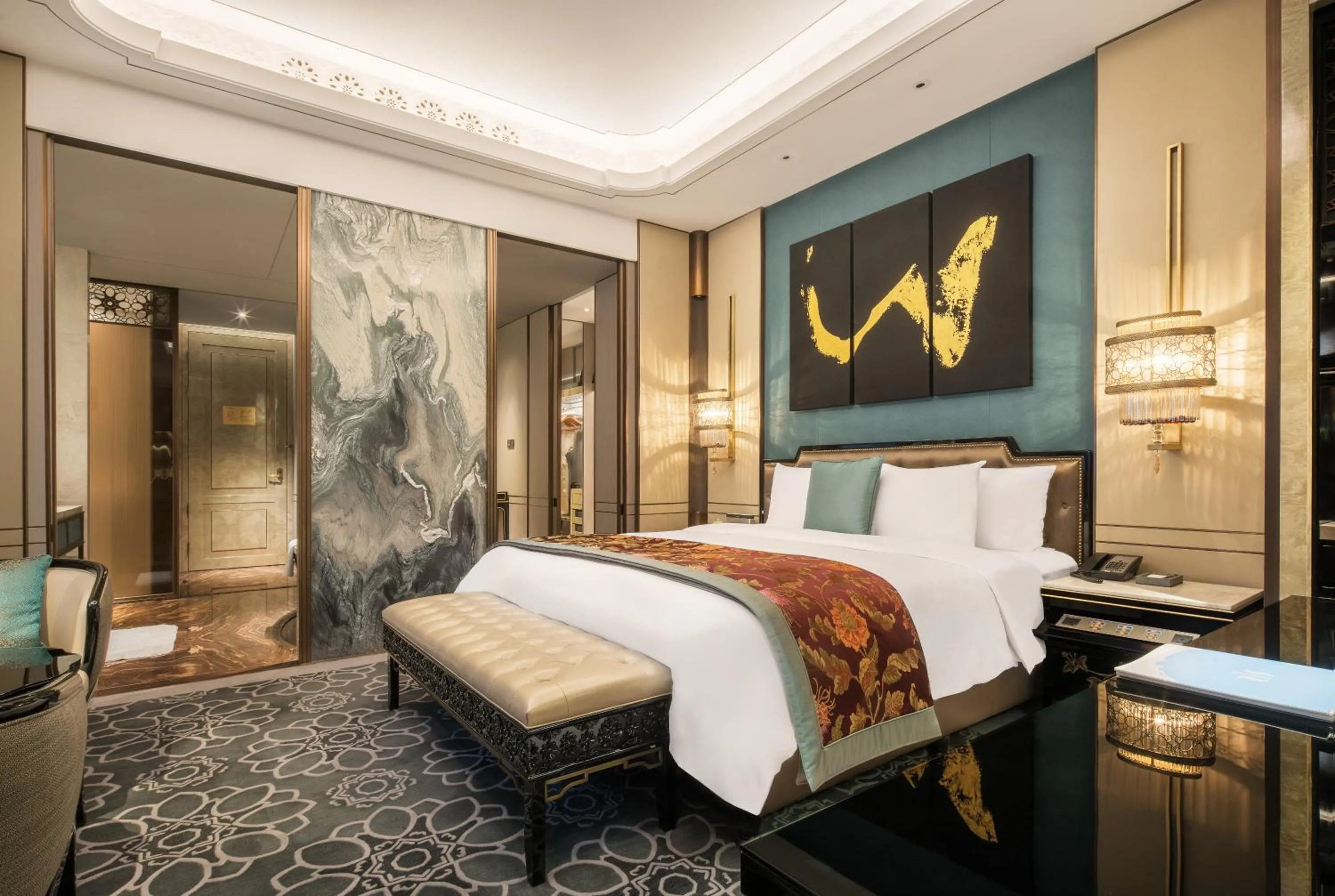 Photo of the whole room, Bed in Wanda Reign Chengdu