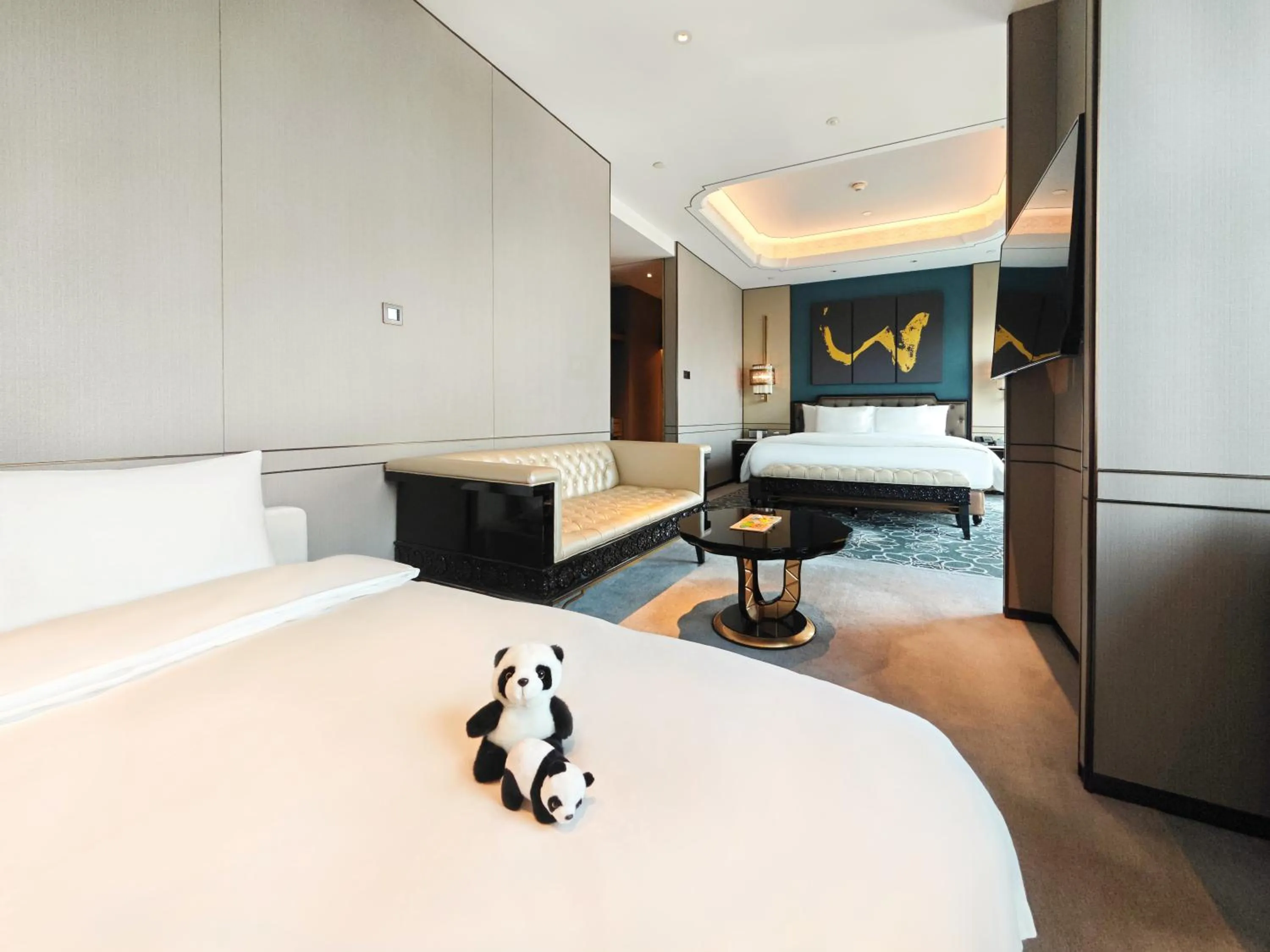 Property building, Bed in Wanda Reign Chengdu
