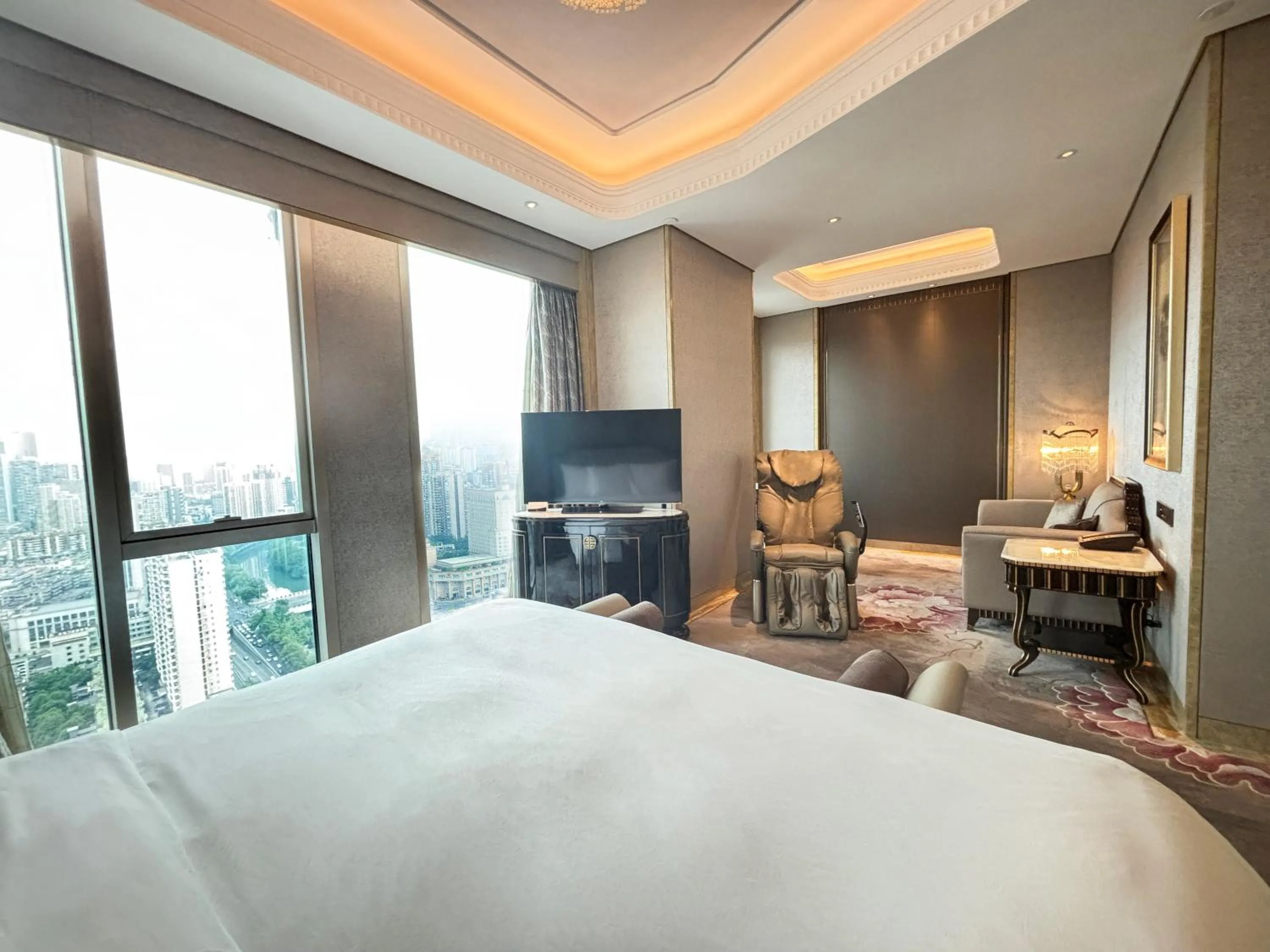 Property building, Bed in Wanda Reign Chengdu