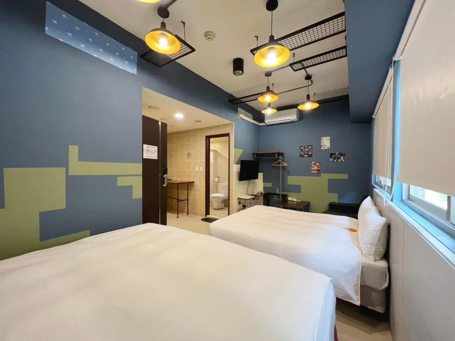 Bedroom, Bed in Bear Hotel Bedroom, Bed in Bear Hotel