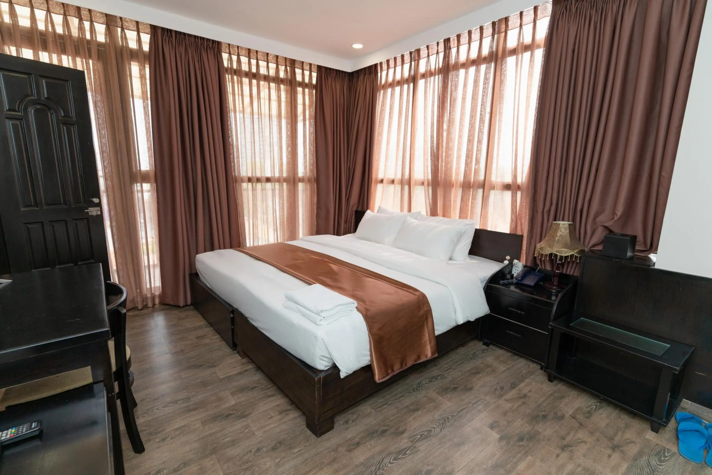 Bed in Queen Central Hotel - Ben Thanh Market