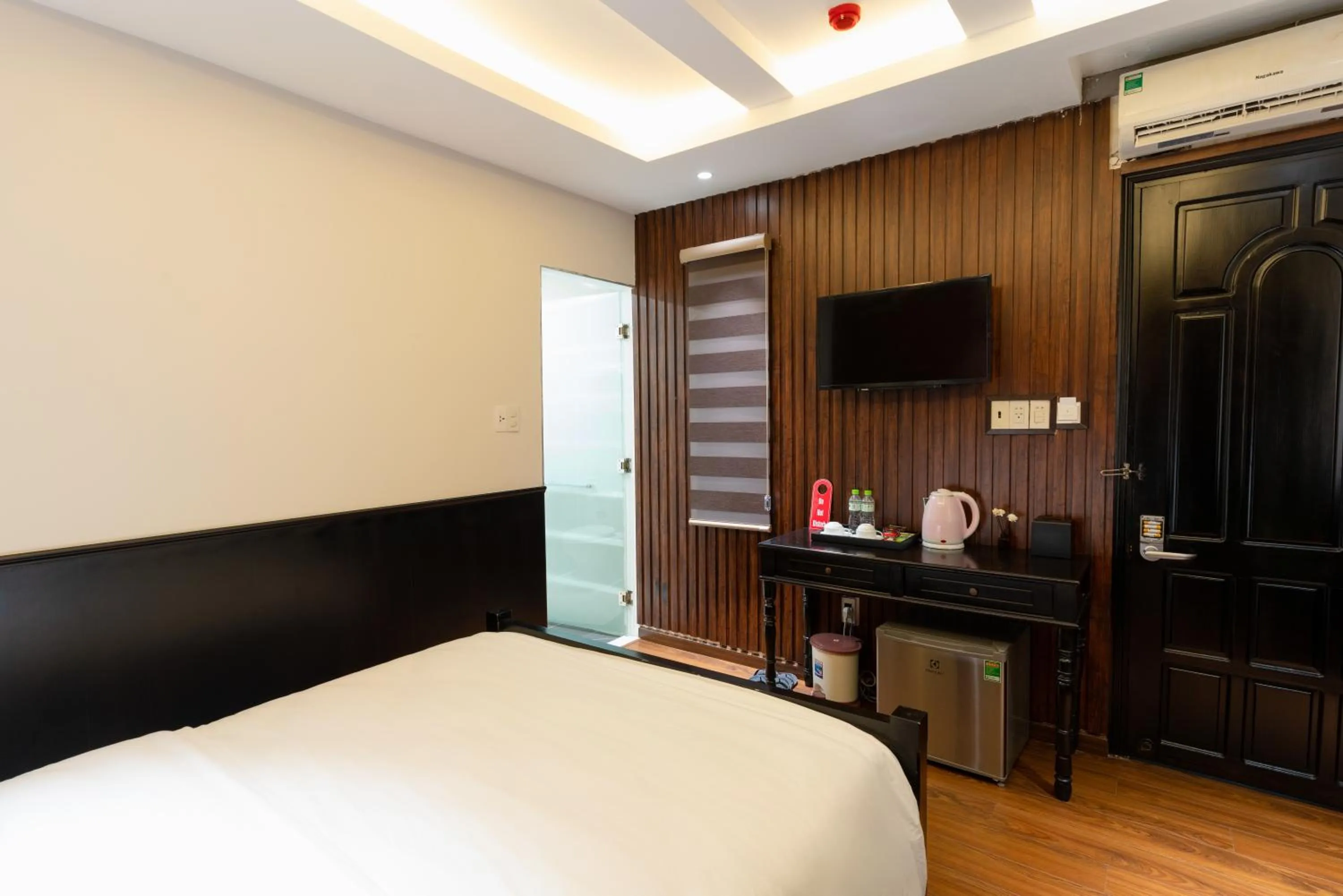 Bed in Queen Central Hotel - Ben Thanh Market
