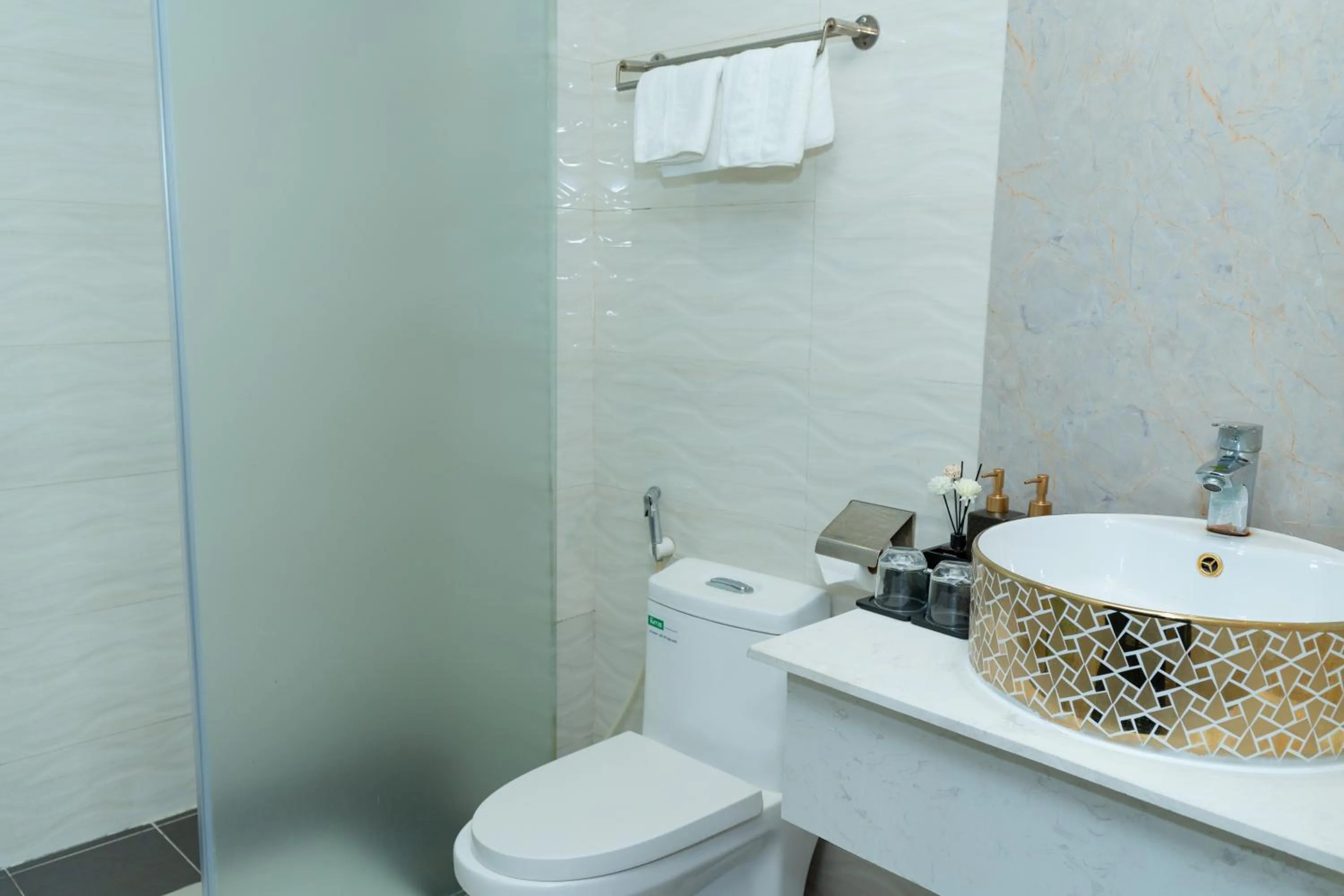 Toilet in Queen Central Hotel - Ben Thanh Market