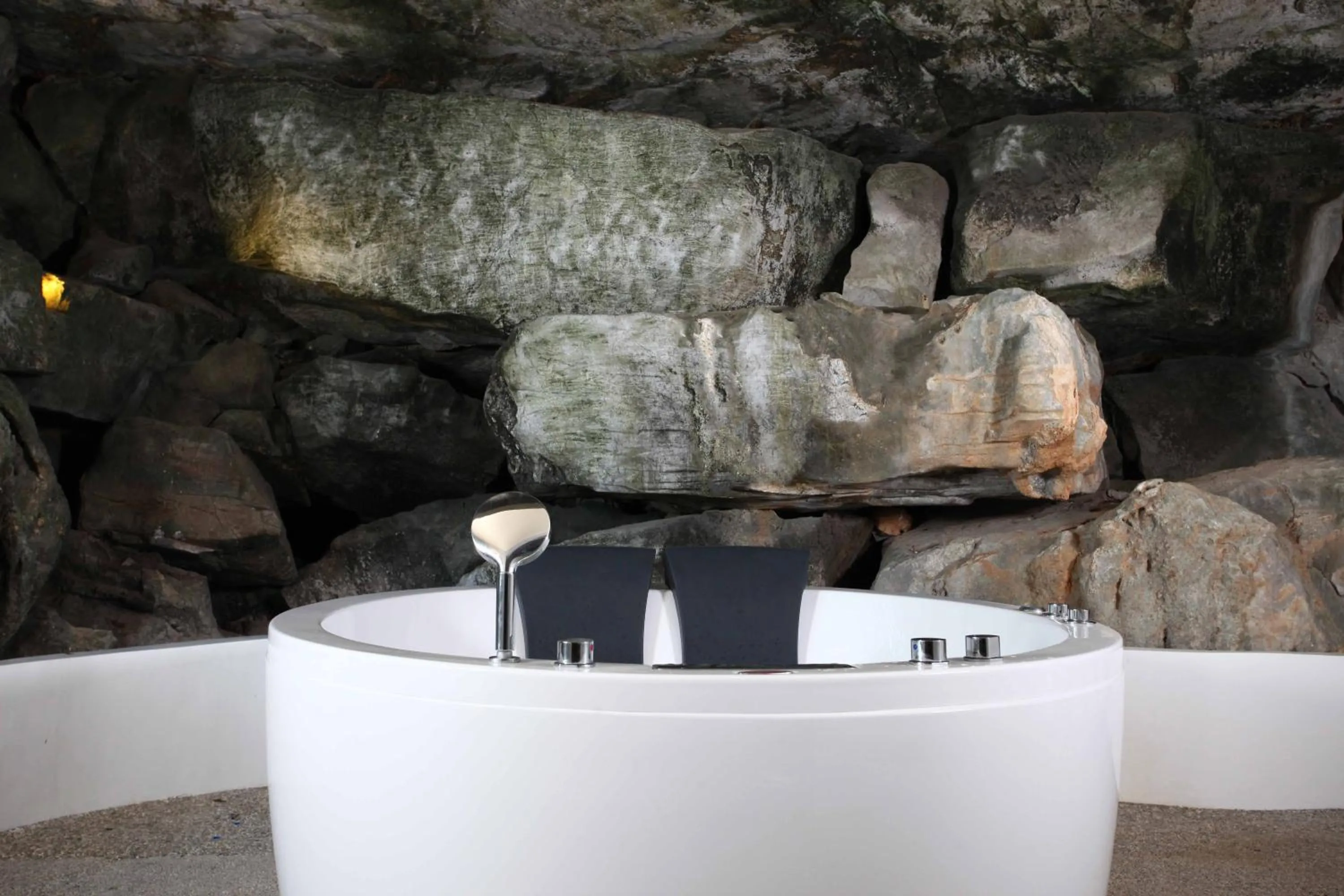 Bathroom in Matinloc Island Resort