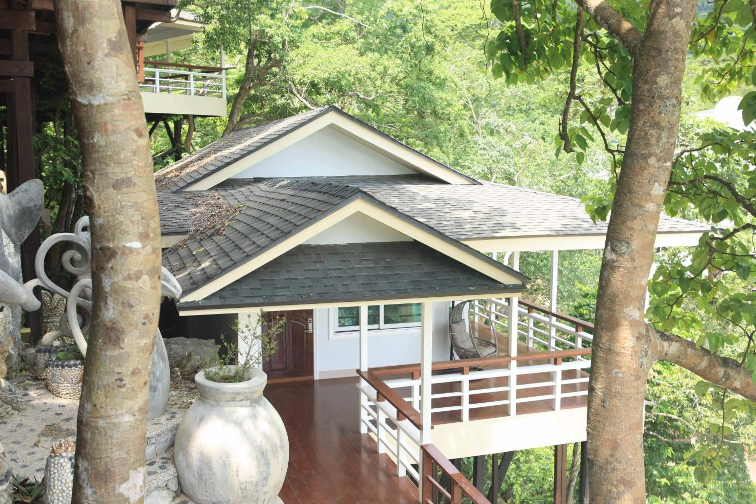 Property building in Matinloc Island Resort