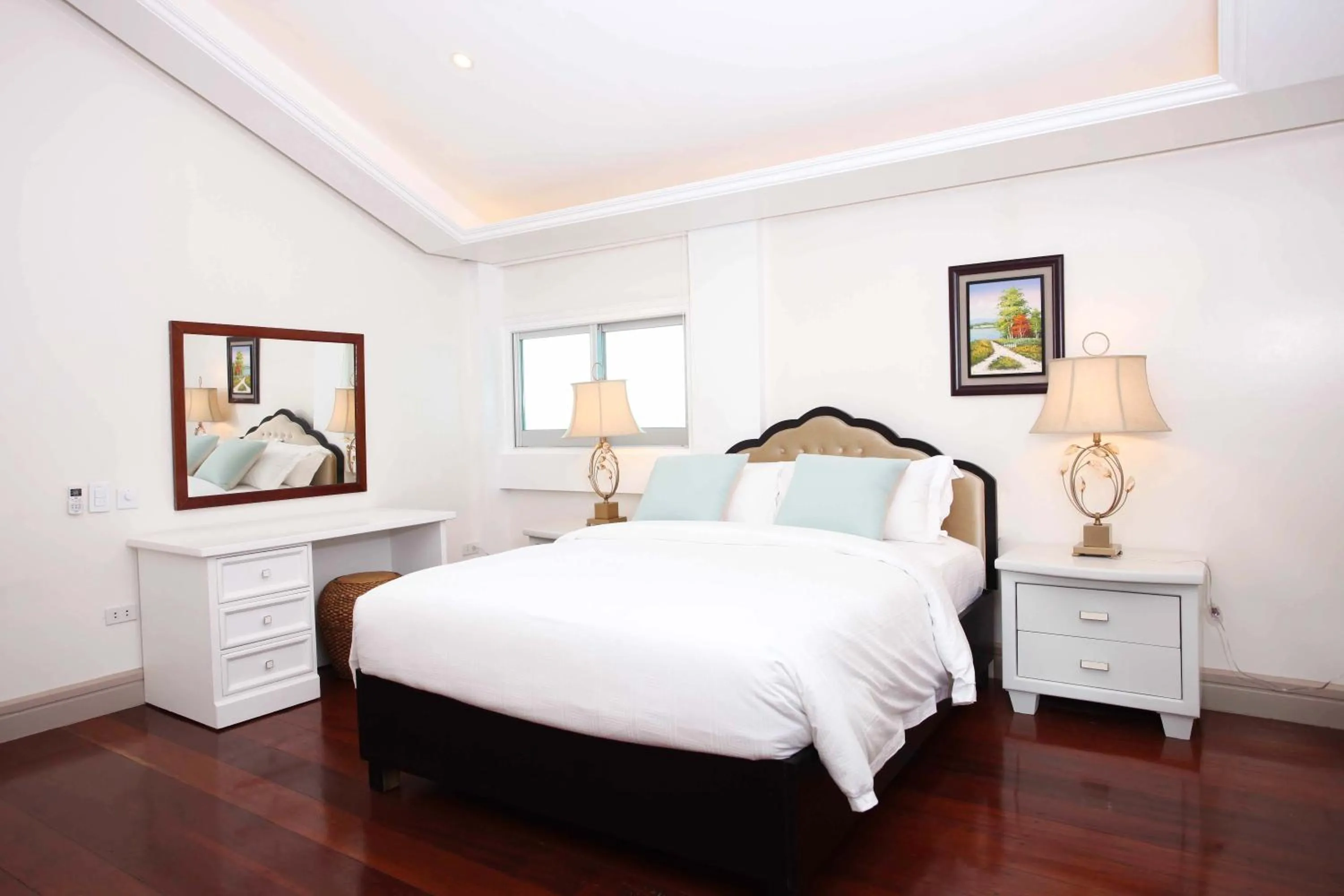 Bed in Matinloc Island Resort