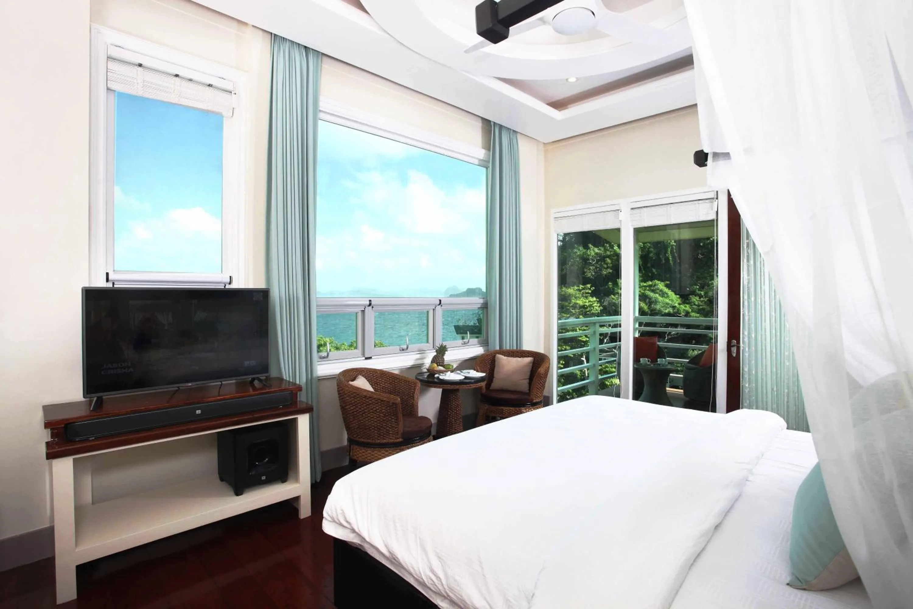 TV and multimedia, Bed in Matinloc Island Resort
