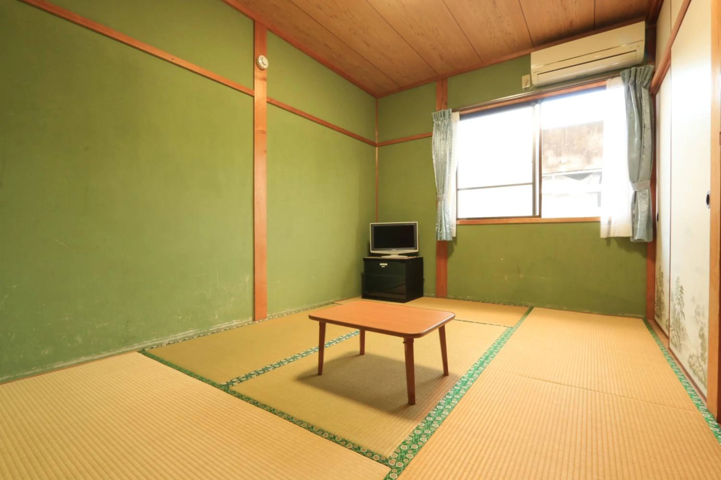 Photo of the whole room in Miyanouraso