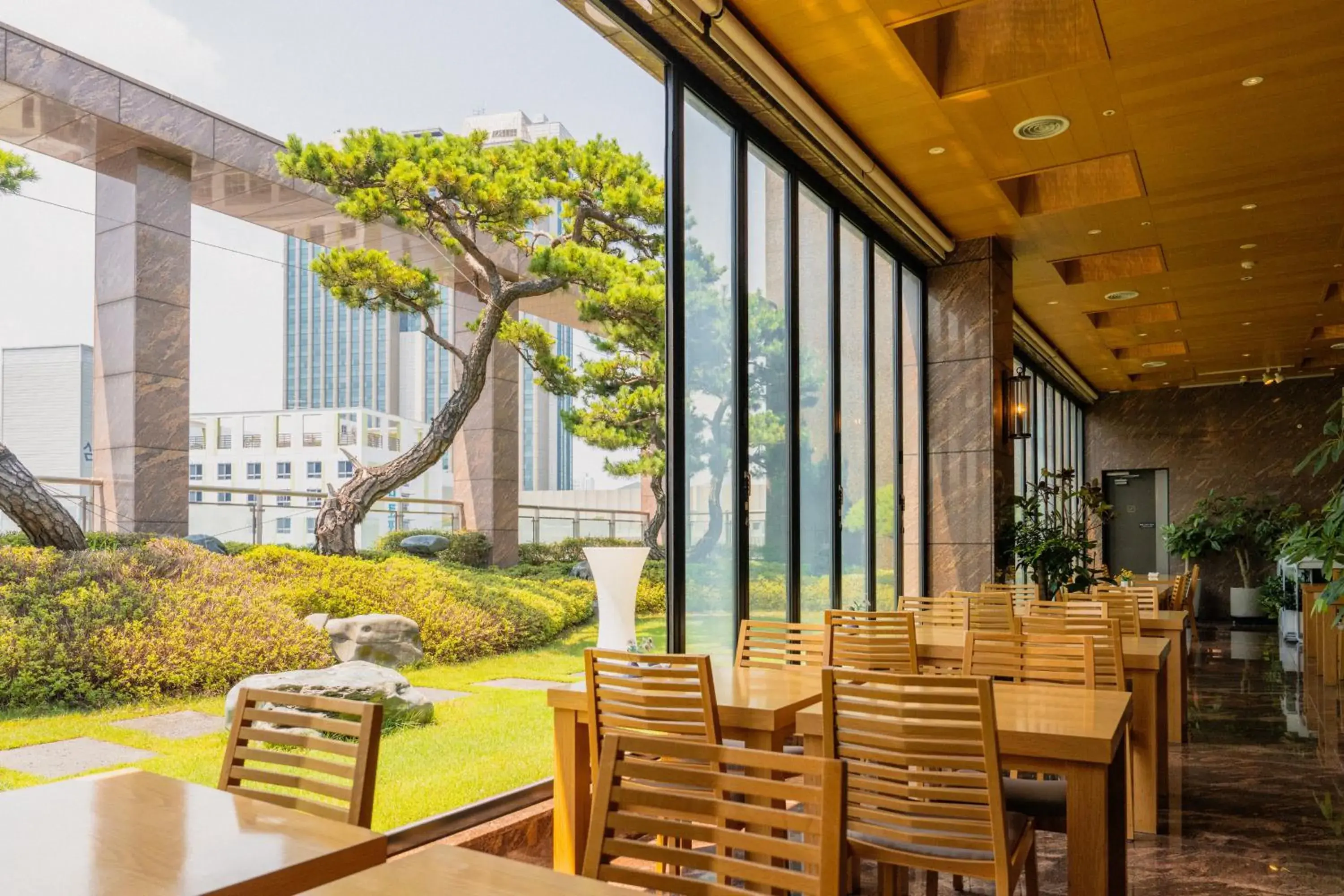 Restaurant/places to eat in Arban Hotel Restaurant/places to eat in Arban Hotel