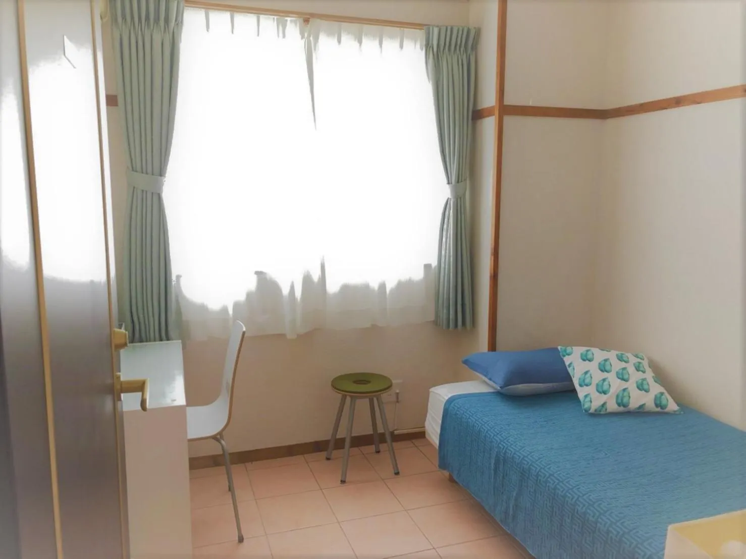 Photo of the whole room, Bed in Lulaliya