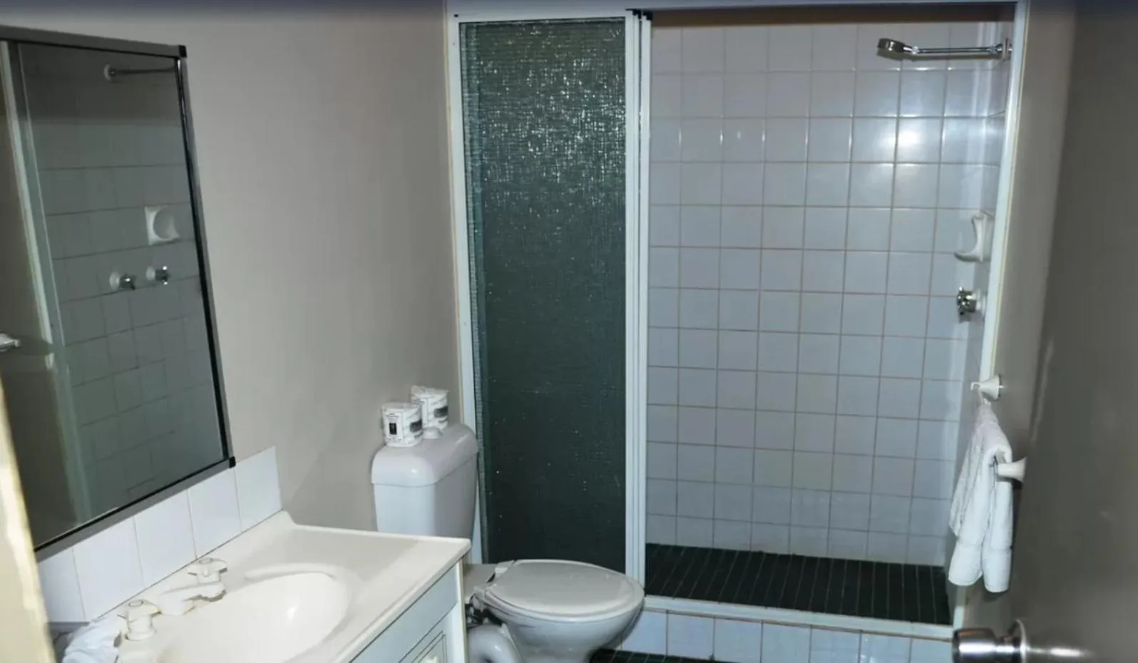 Bathroom in Hotel Allen