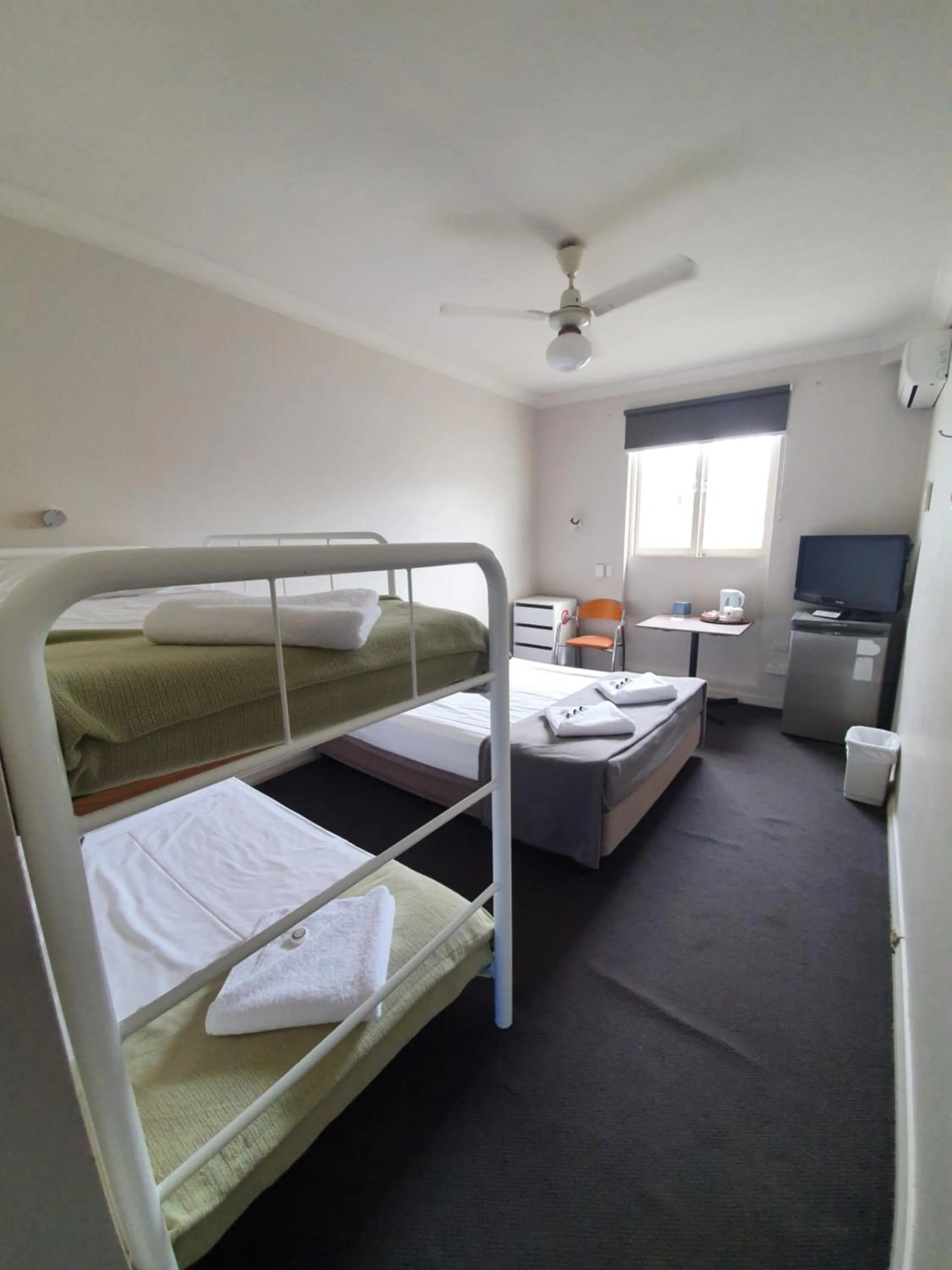 Shower in Hotel Allen