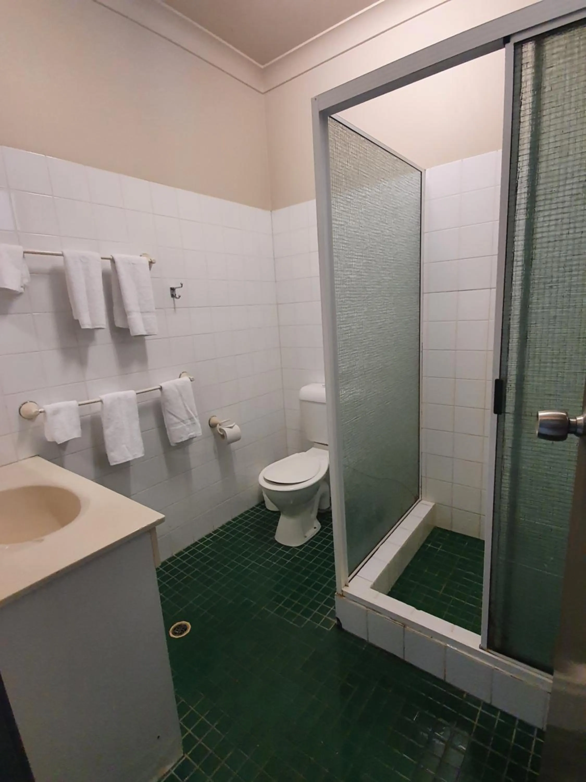 Shower in Hotel Allen