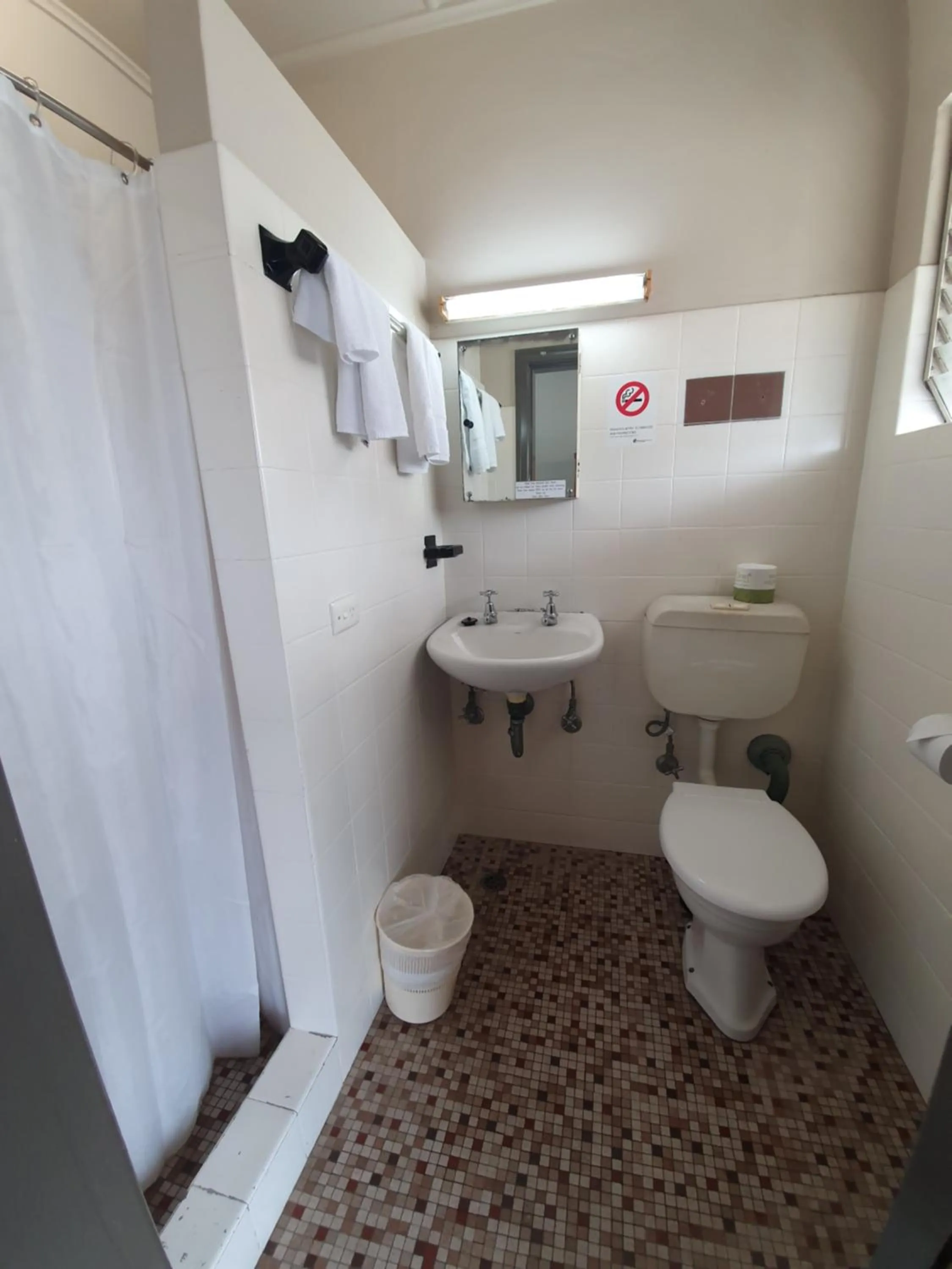 Bathroom in Hotel Allen