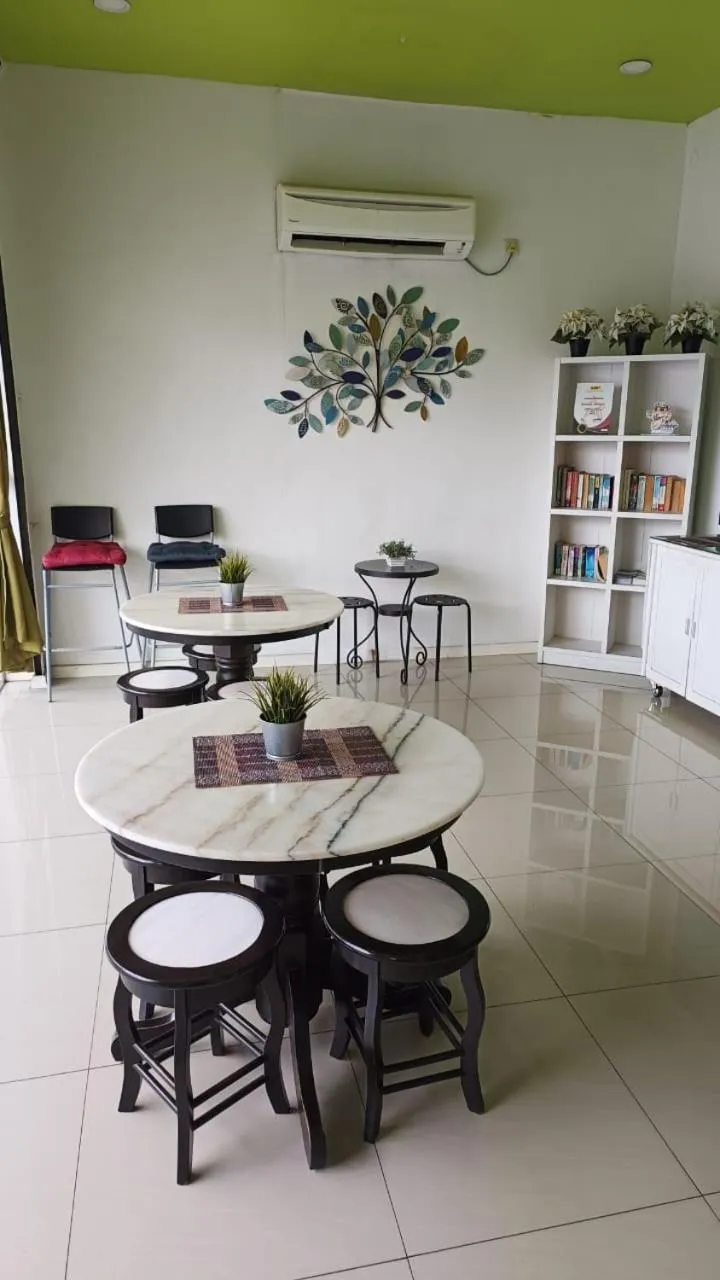 Dining area in Olive Hotel