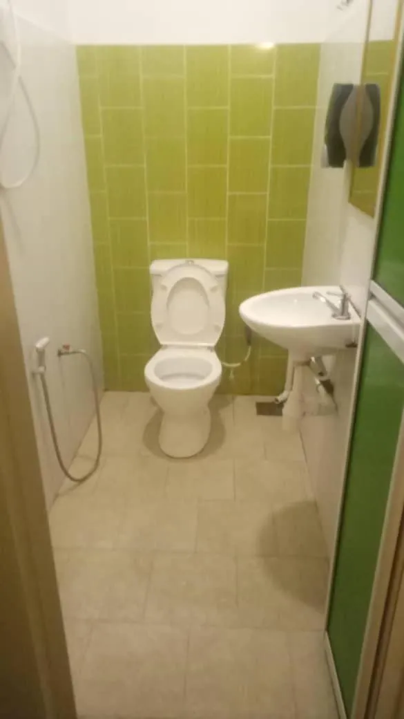 Shower in Olive Hotel