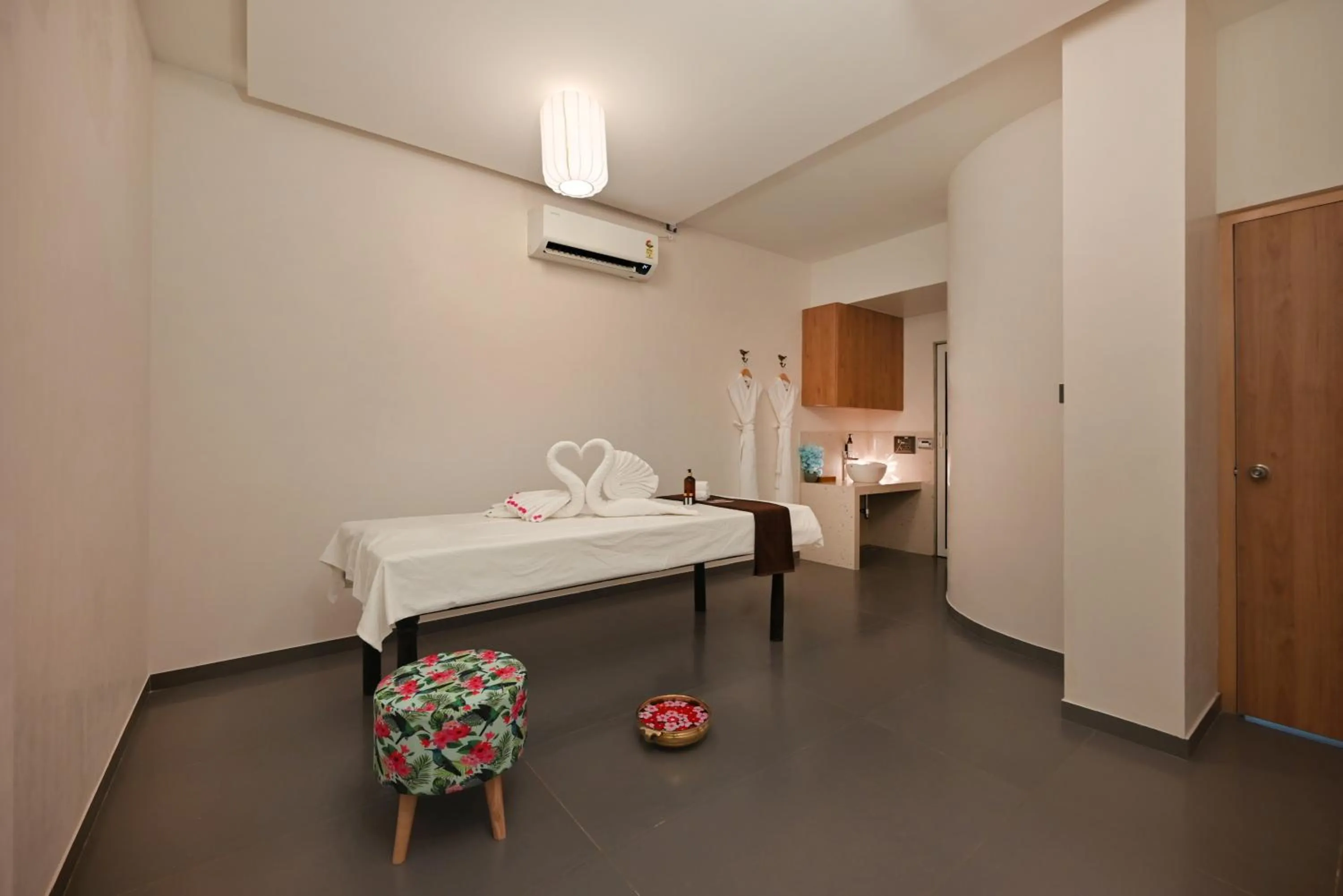 Spa and wellness centre/facilities, Bed in Orchid Passaros Benaulim Goa - Adults Only