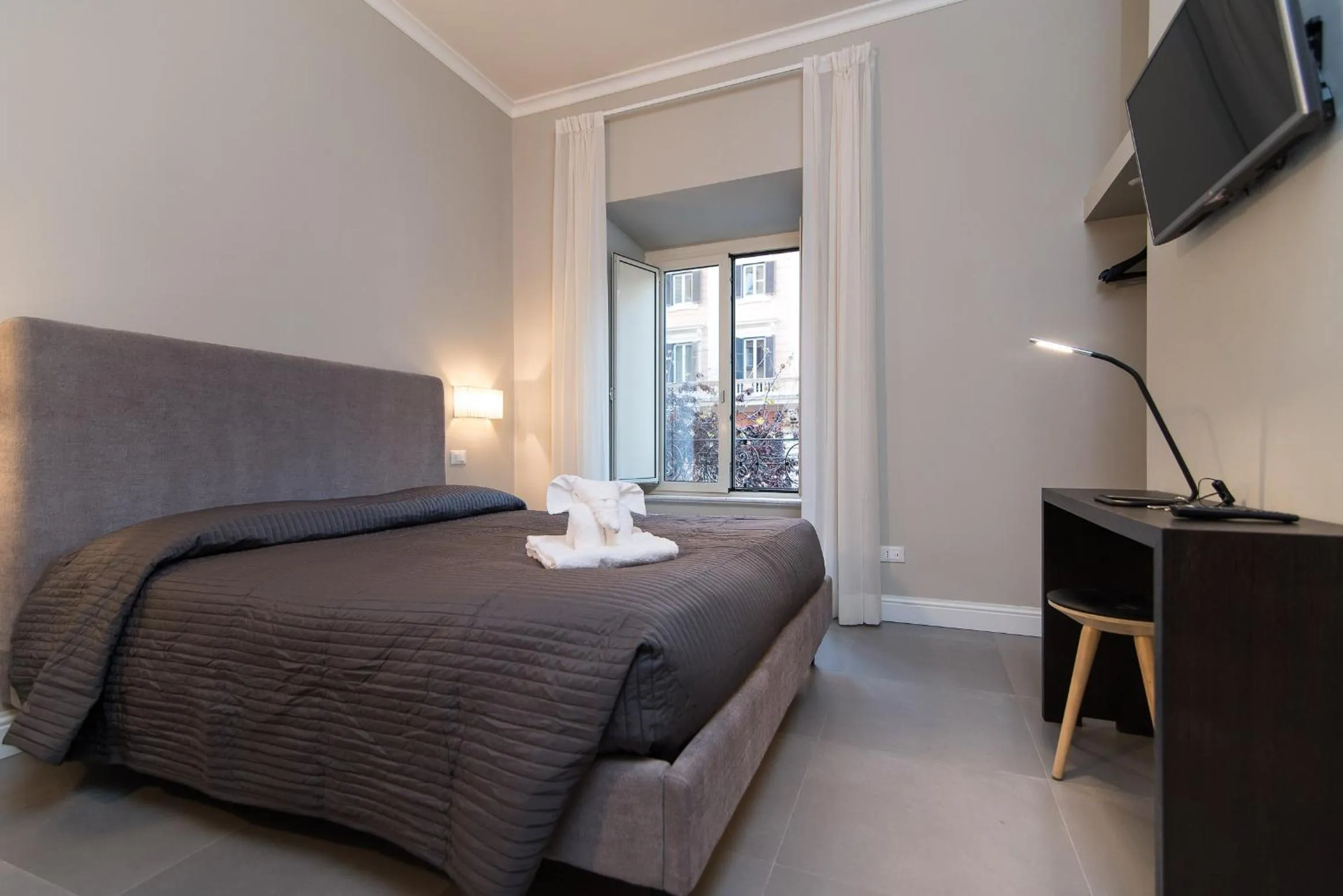 Day, Bed in Ovidio Suite