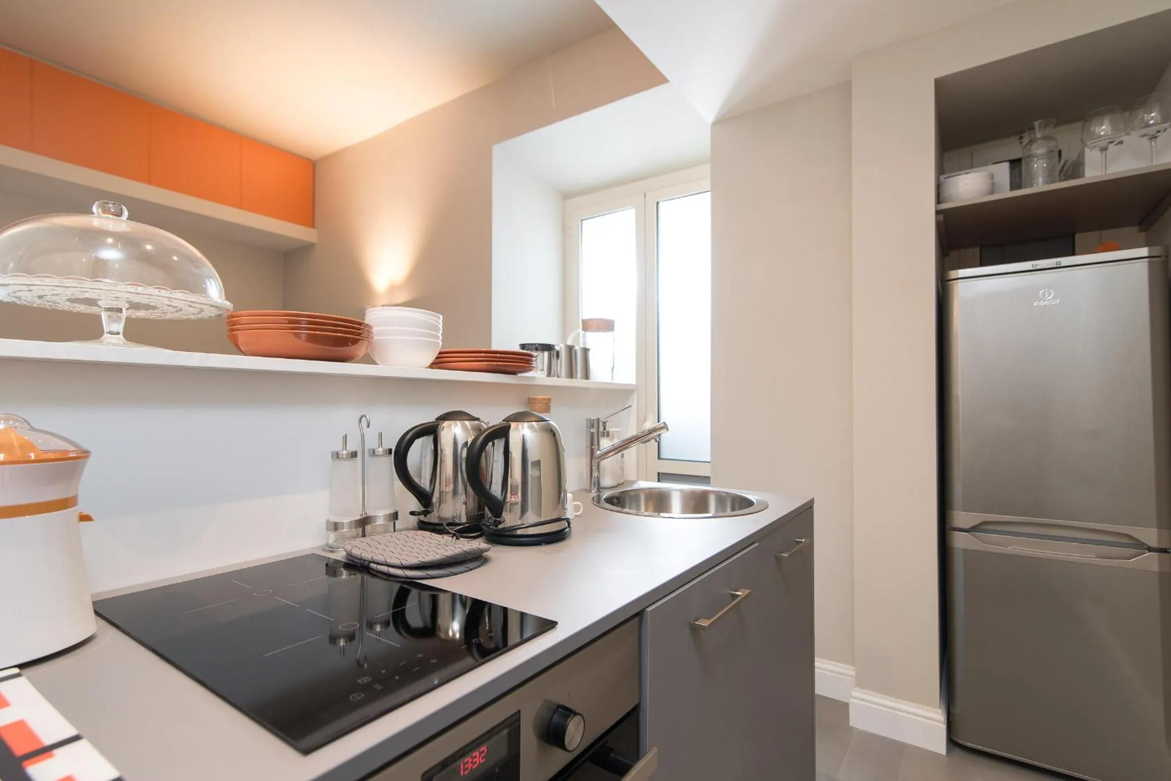 Kitchen or kitchenette in Ovidio Suite