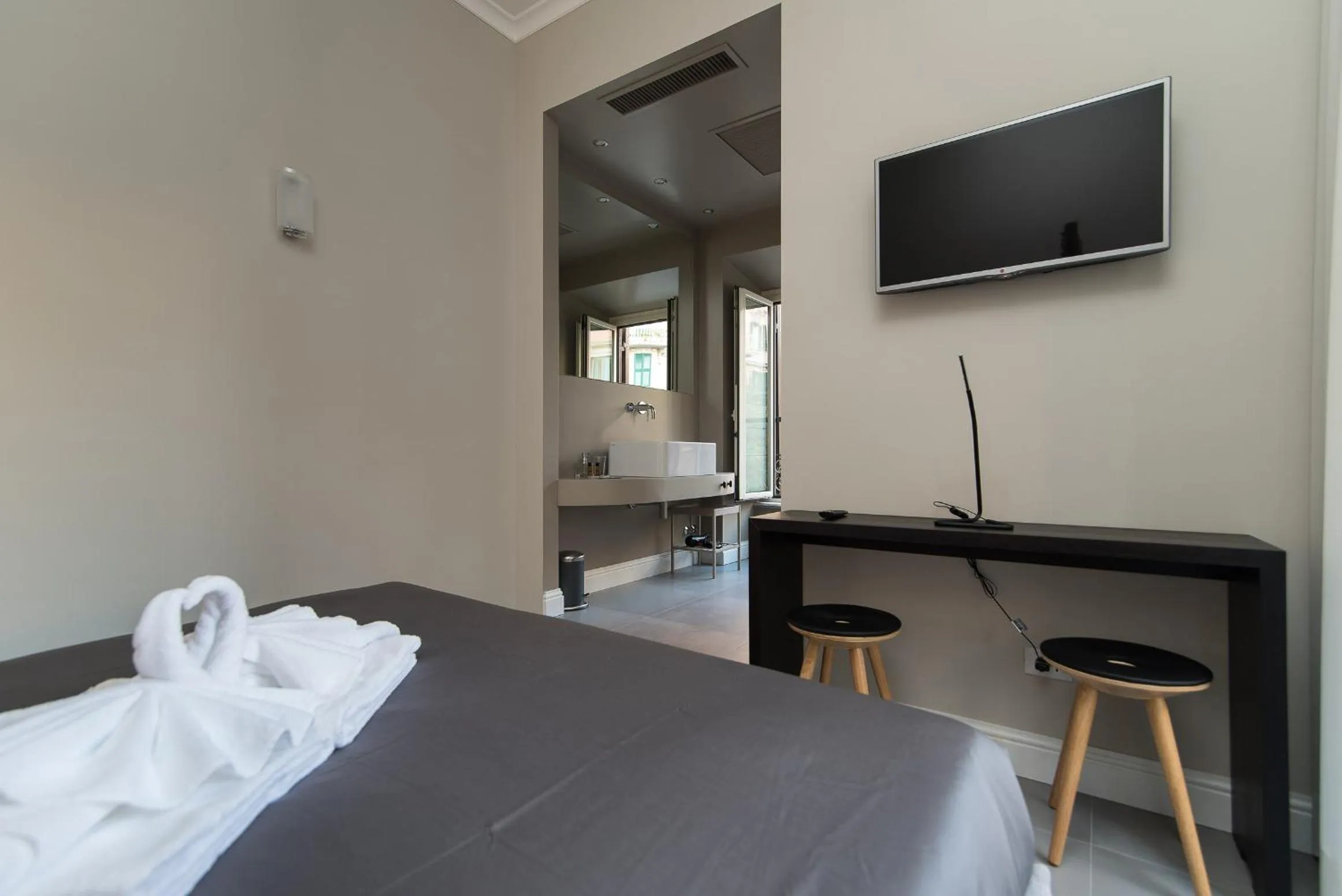 Decorative detail, Bed in Ovidio Suite