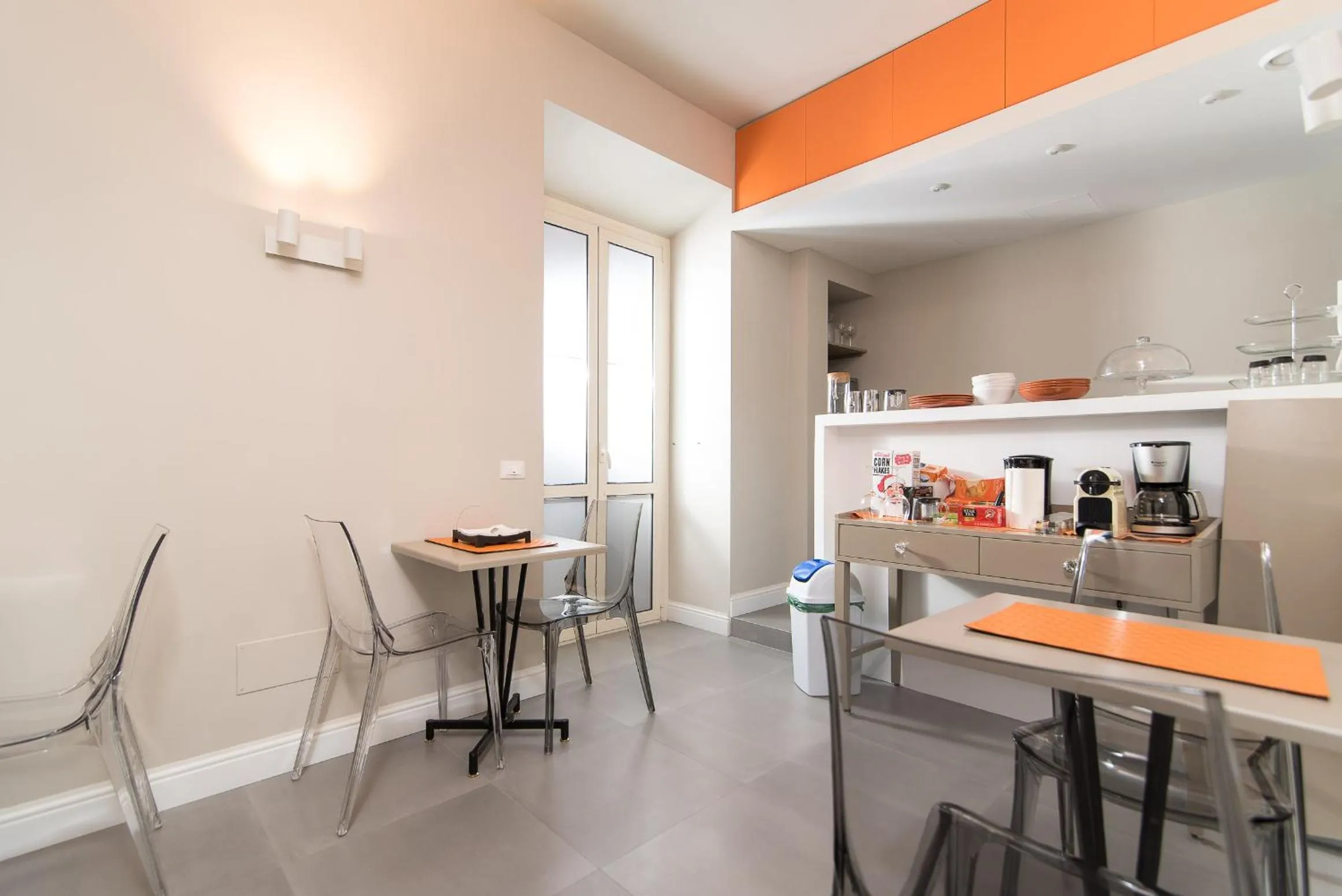 Restaurant/places to eat in Ovidio Suite