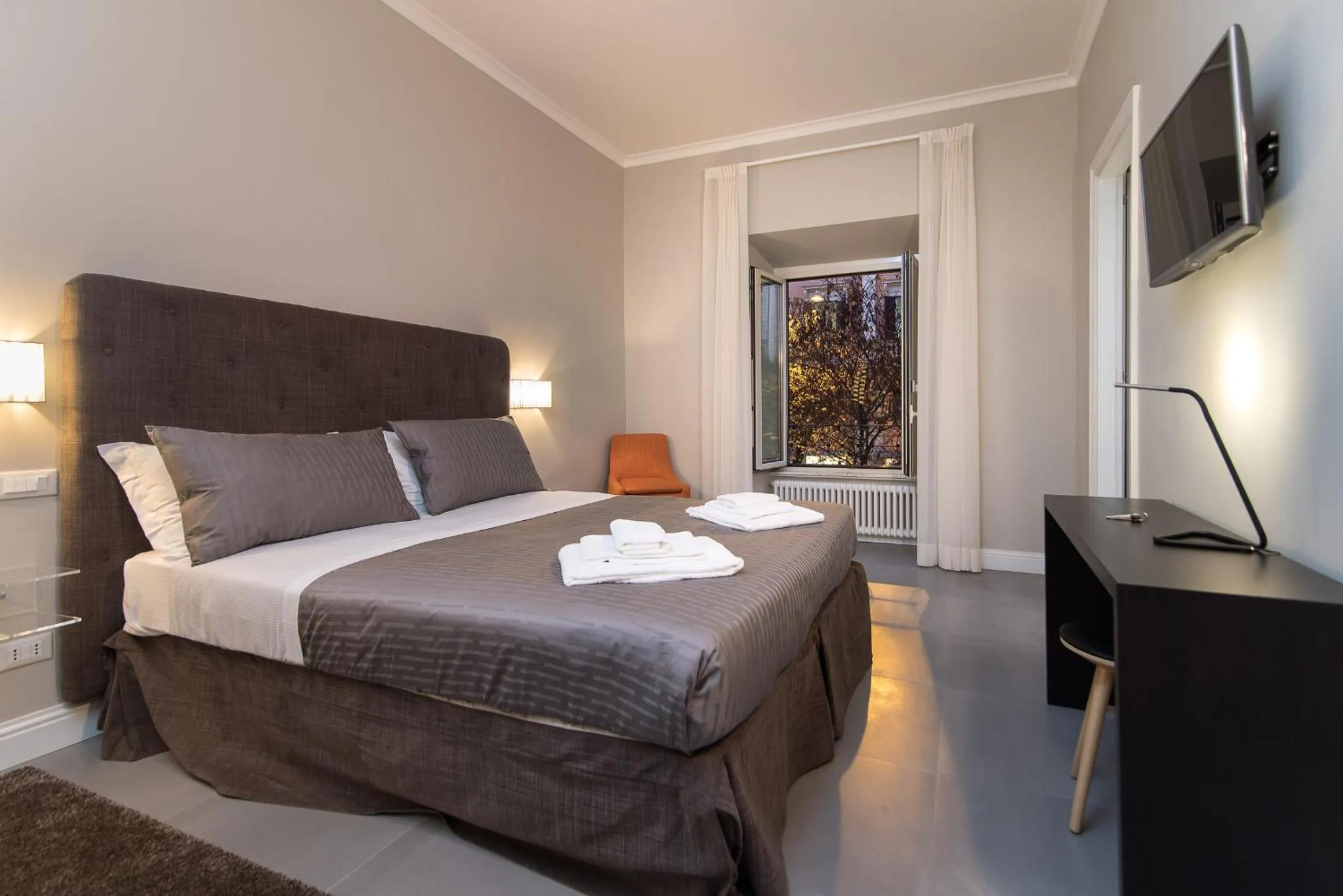 Photo of the whole room, Bed in Ovidio Suite