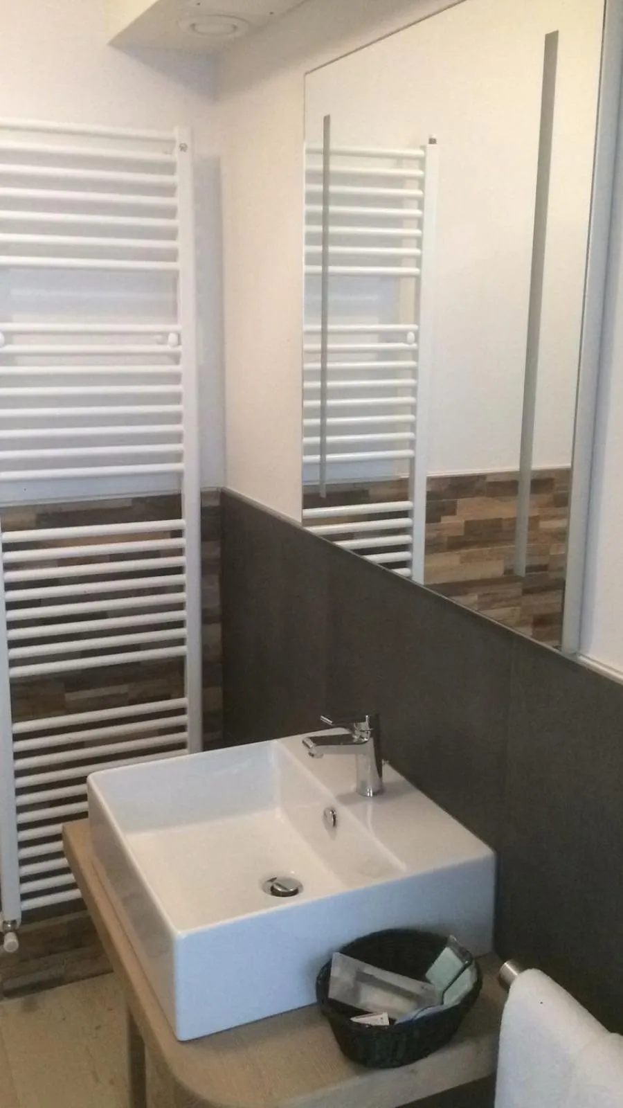 Bathroom in Hotel Laghetto