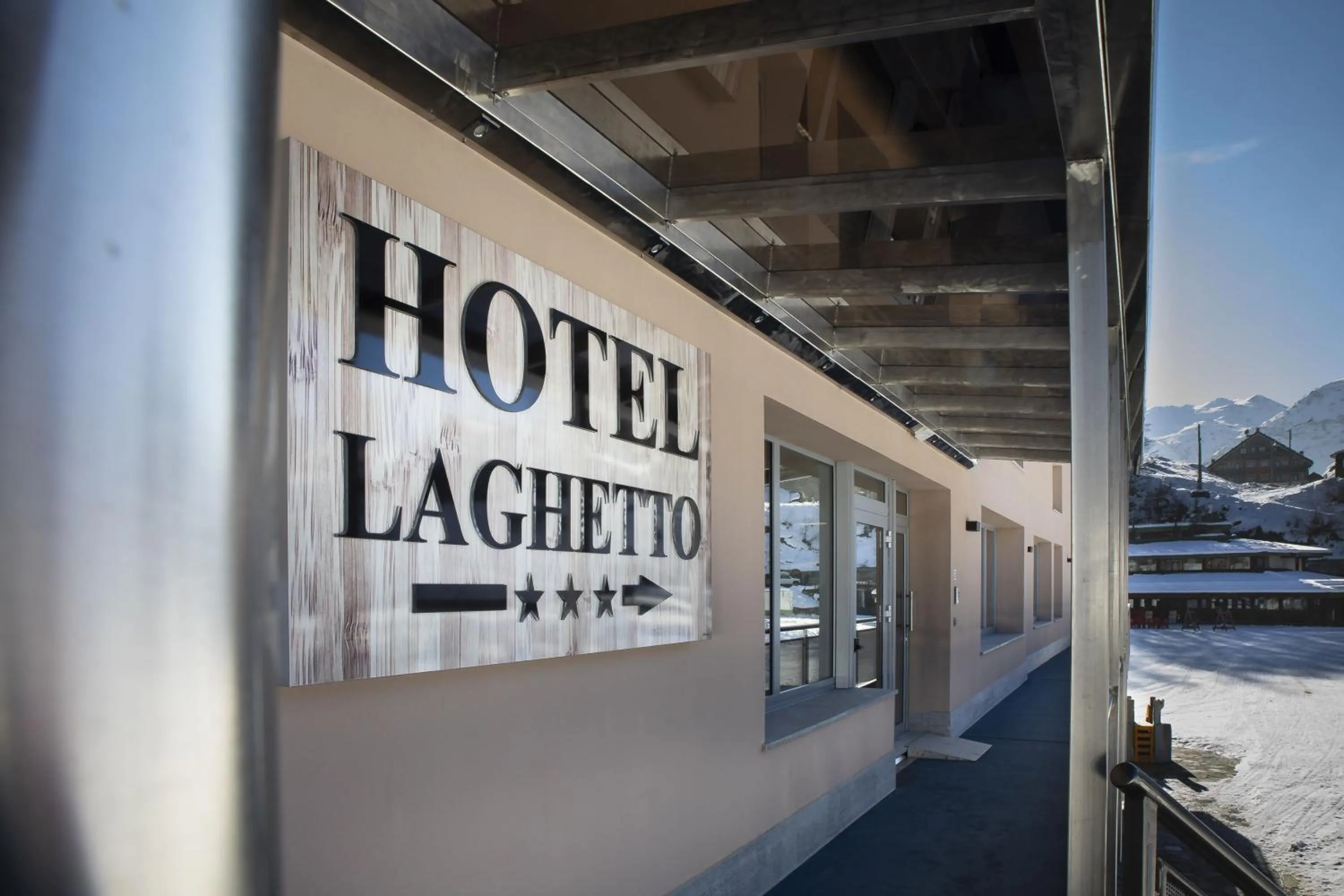 Facade/entrance in Hotel Laghetto