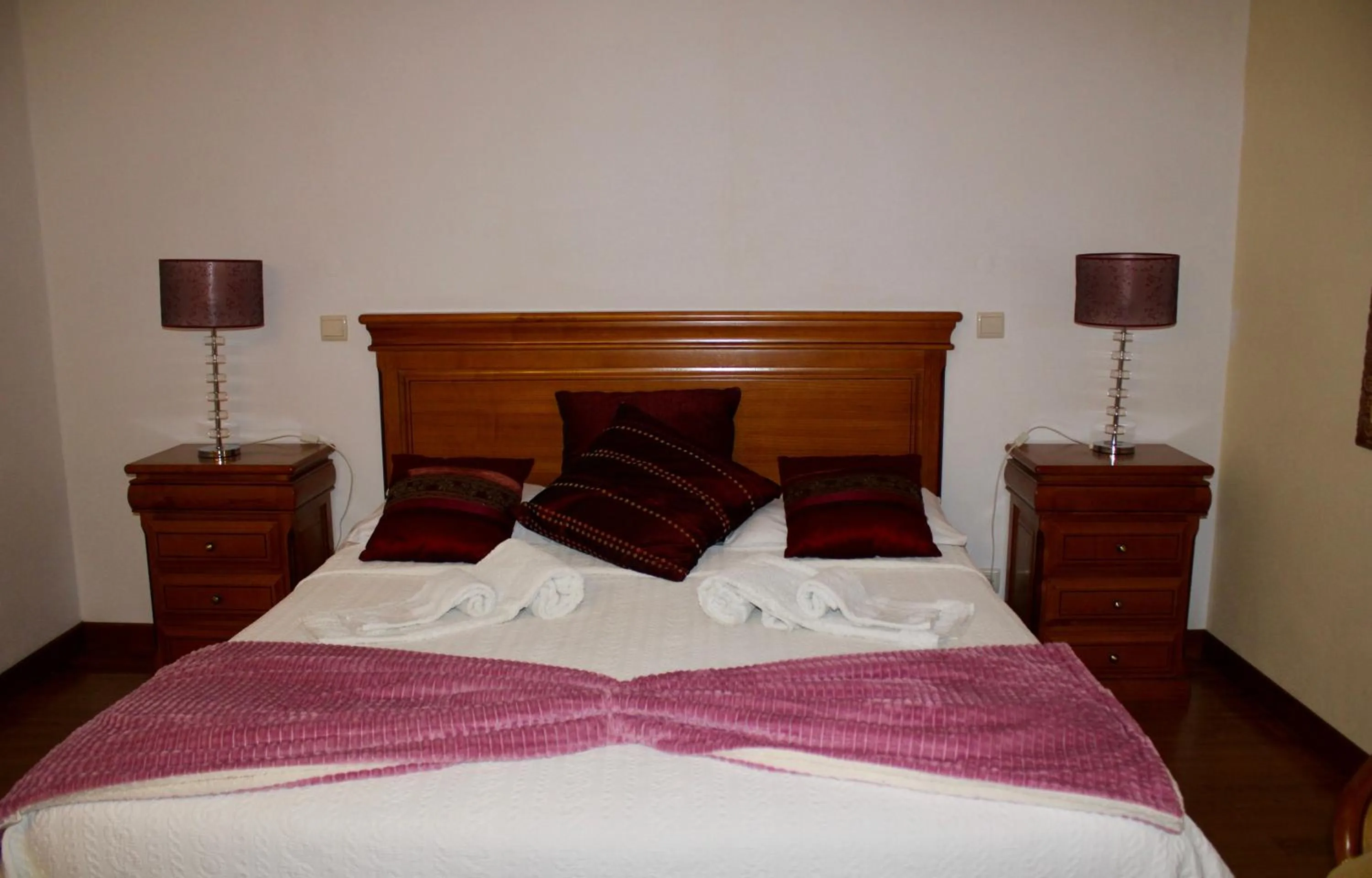 Triple Room with Shower in Solar de Rabal