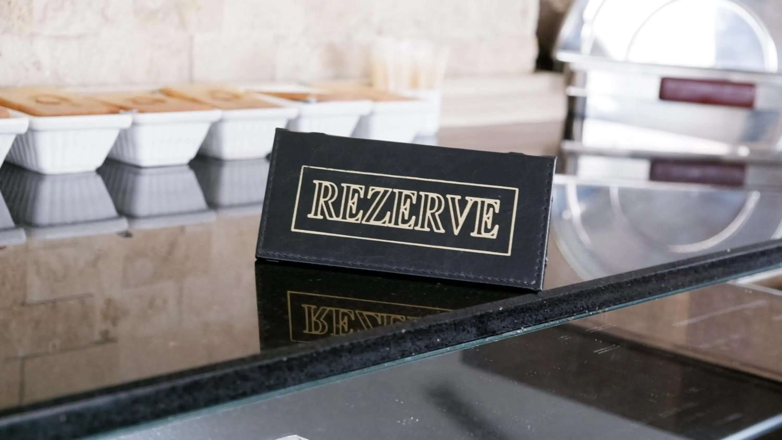 Restaurant/places to eat in Hotel La Bella