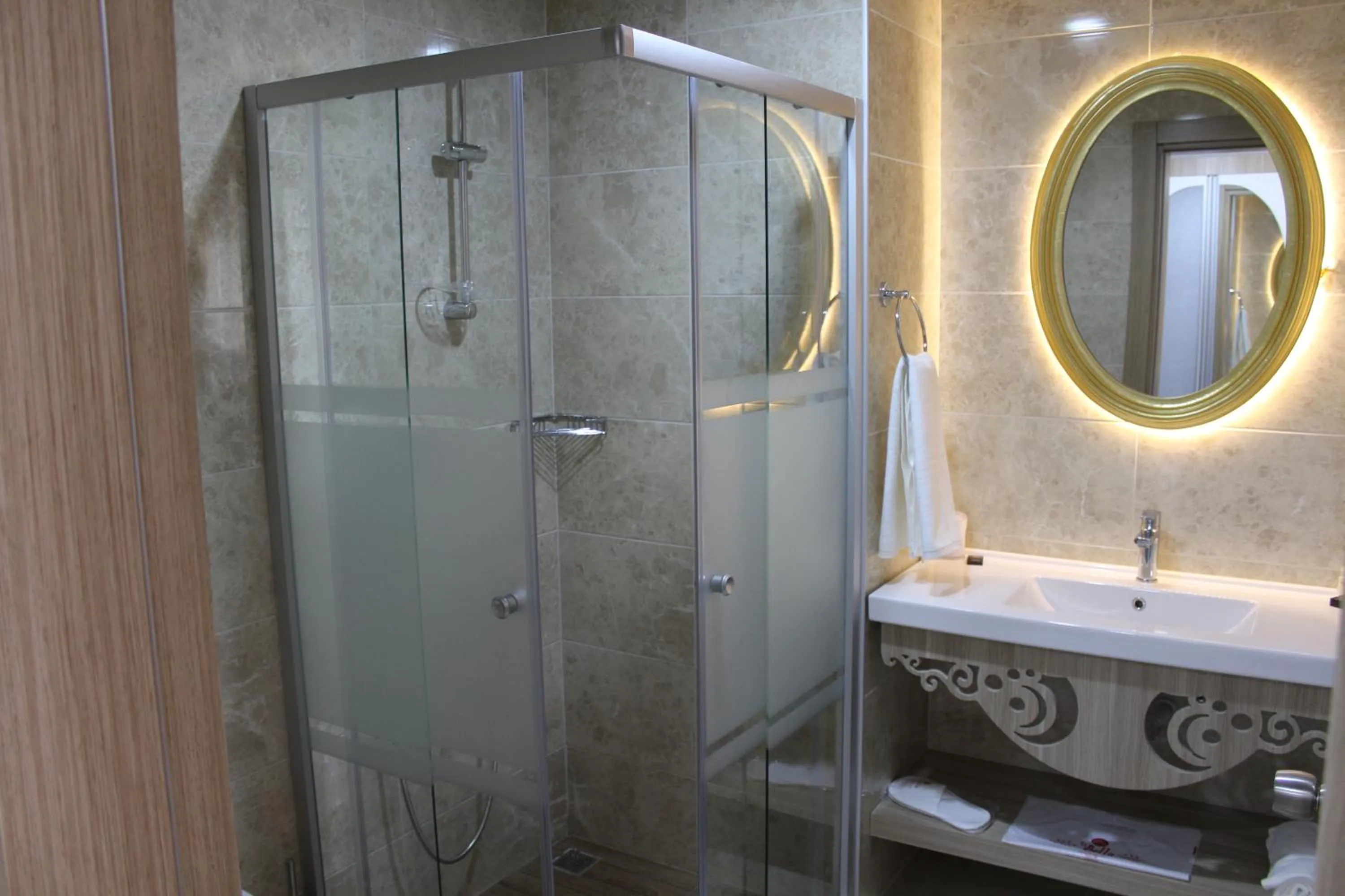 Shower in Hotel La Bella