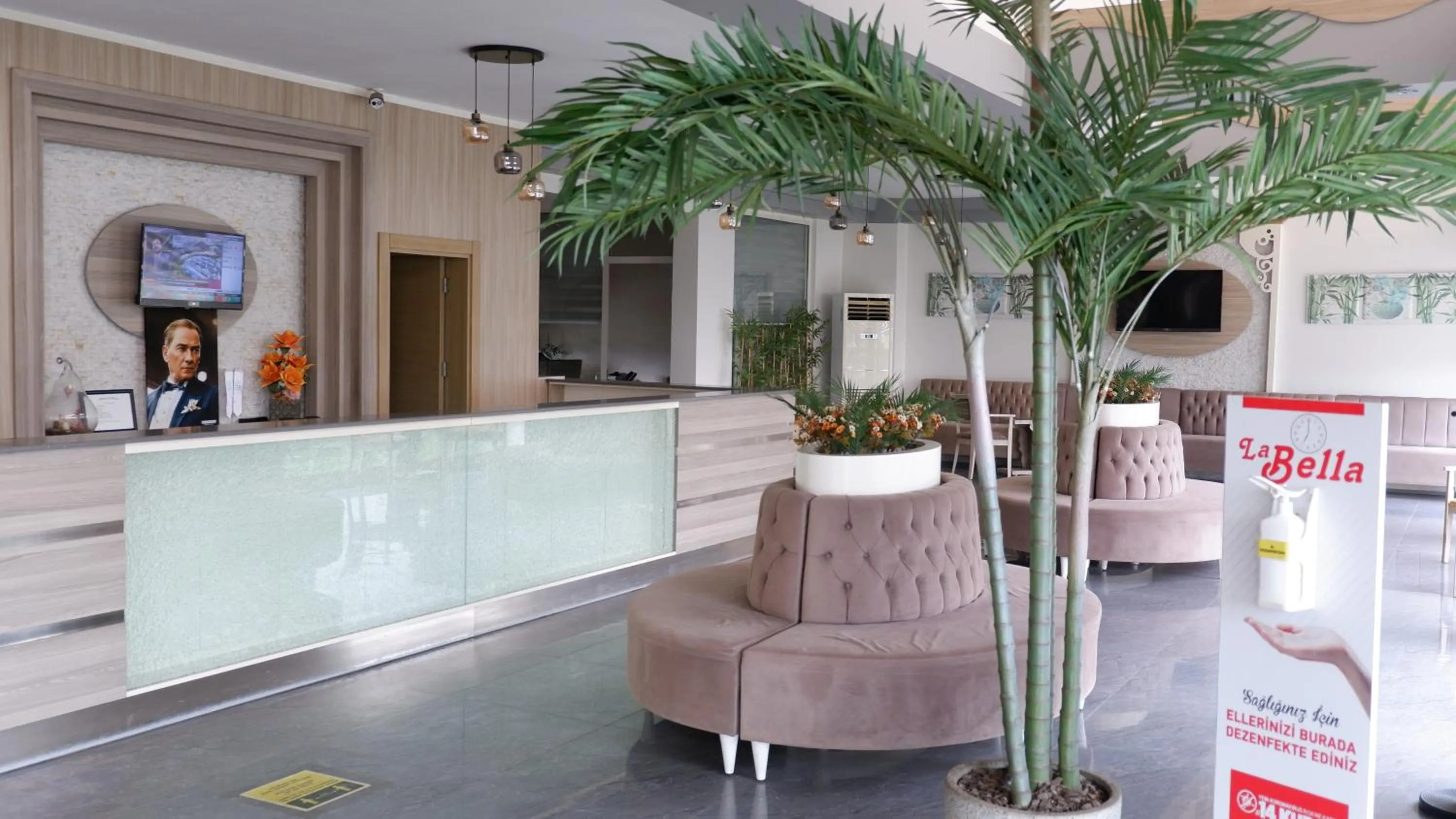 Lobby or reception in Hotel La Bella