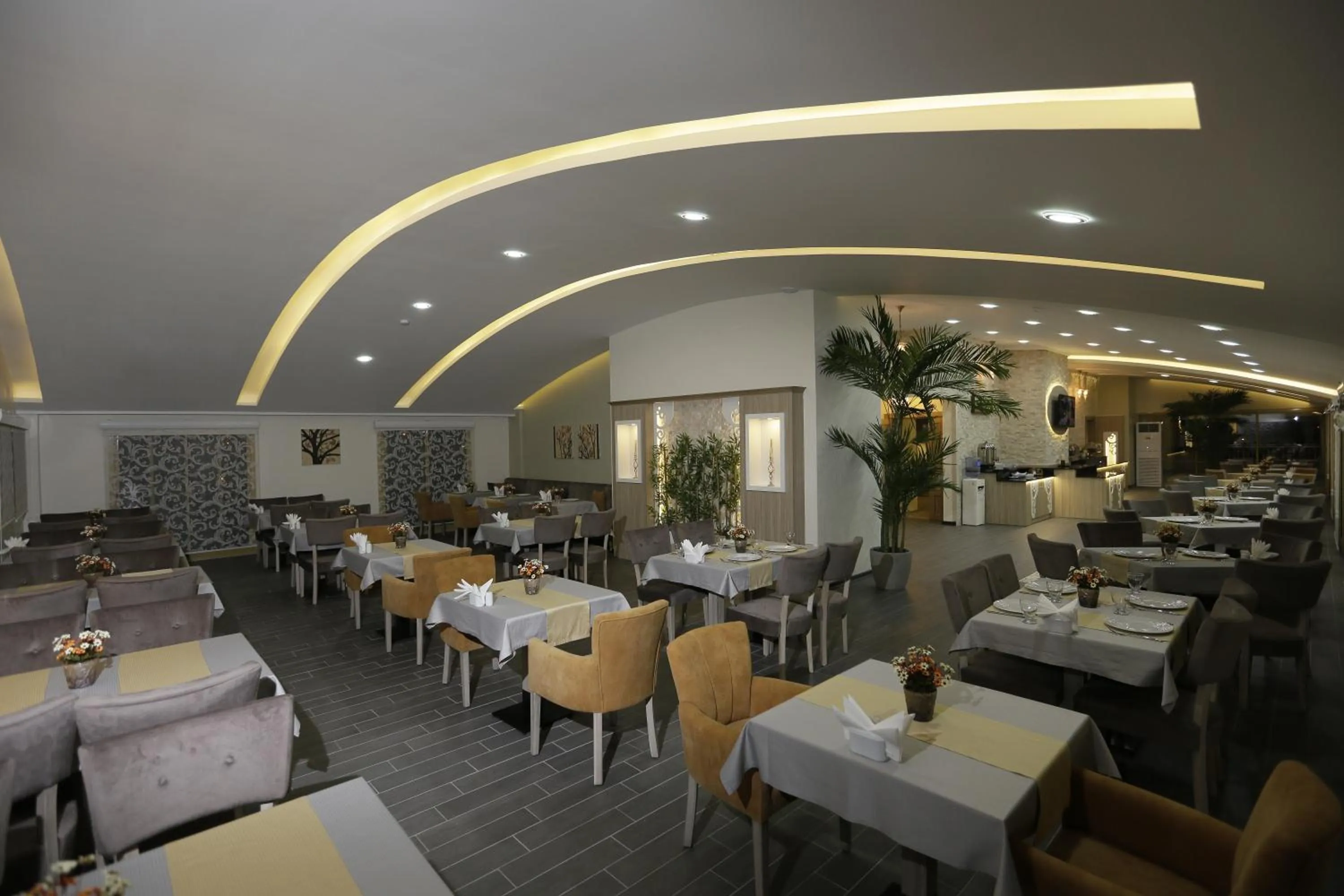 Restaurant/places to eat in Hotel La Bella