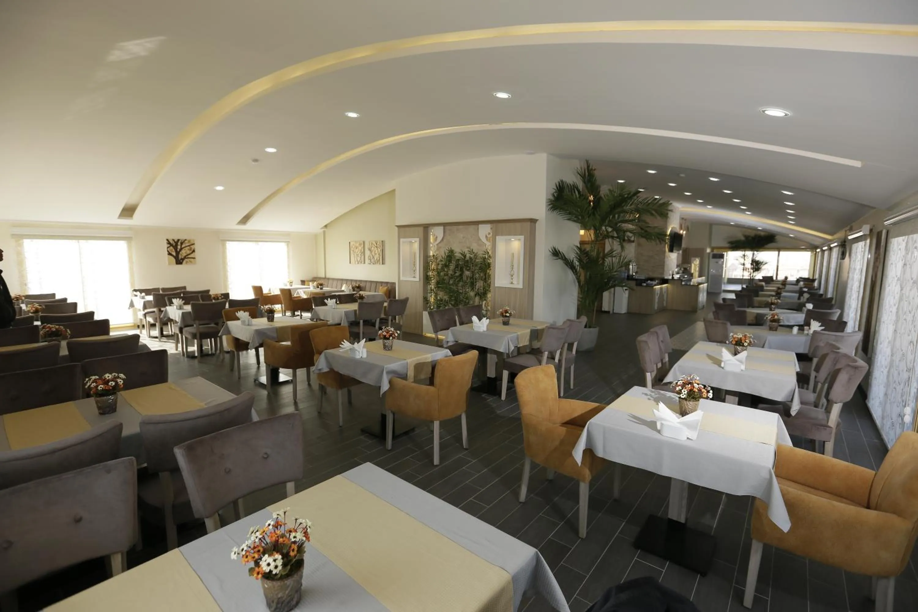 Restaurant/places to eat in Hotel La Bella