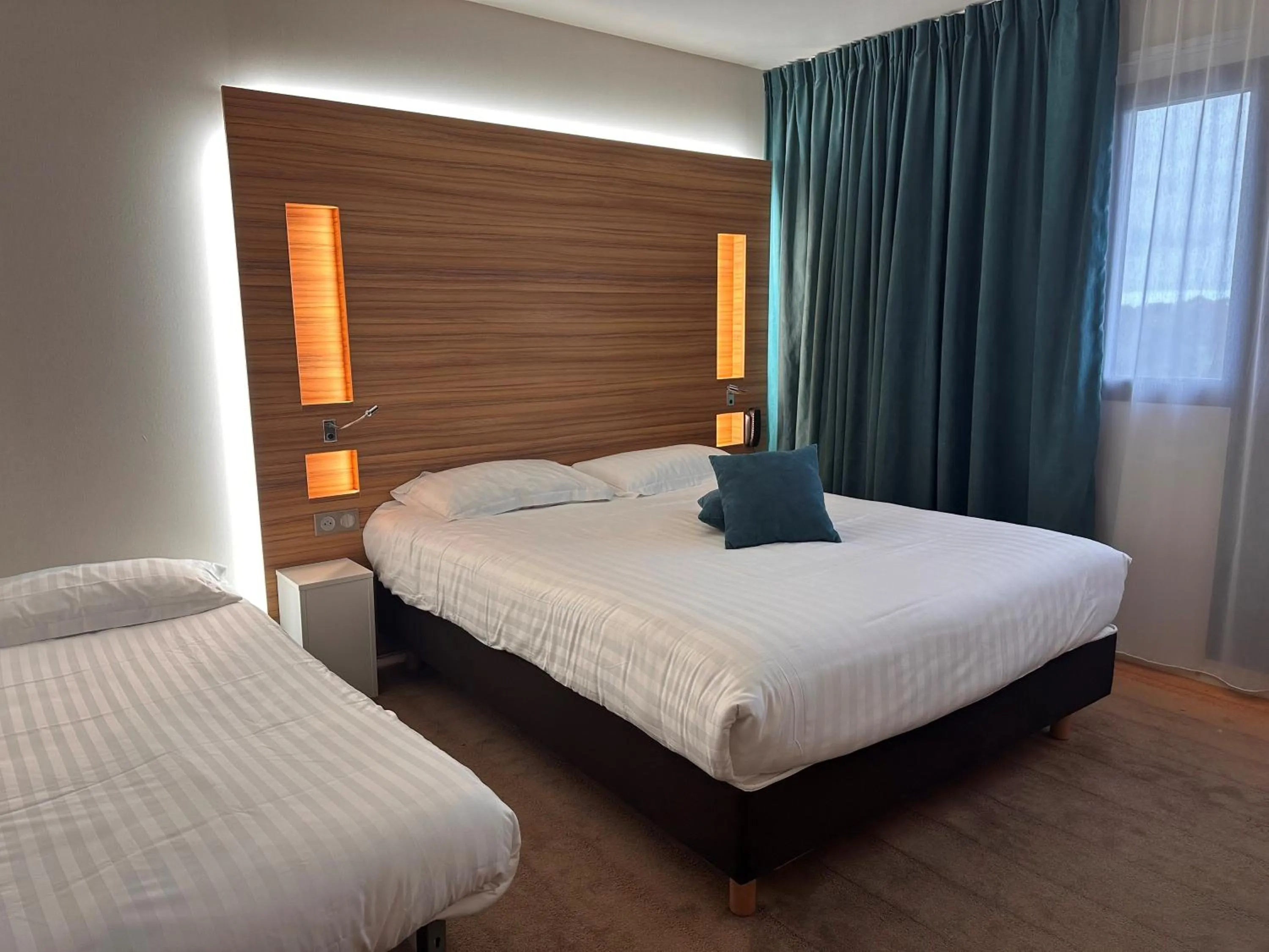 Bedroom, Bed in Brit Hotel & Spa Saint Brieuc Plérin