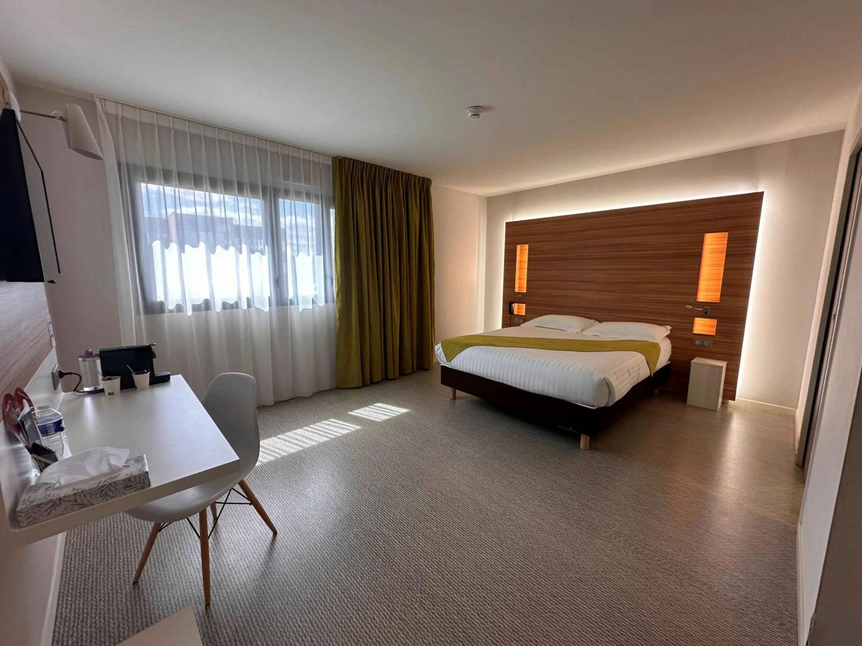 Bedroom, Bed in Brit Hotel & Spa Saint Brieuc Plérin