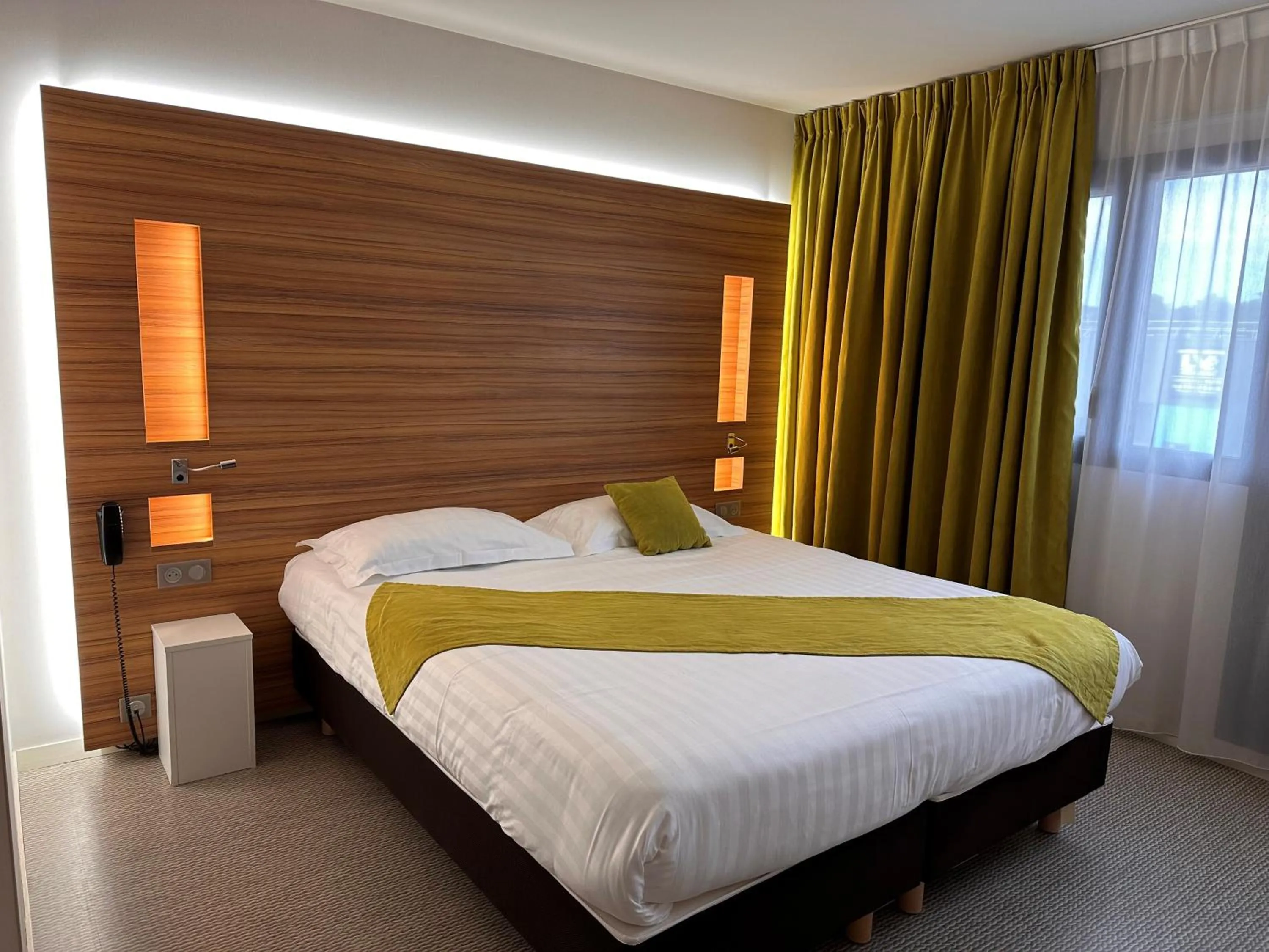 Bedroom, Bed in Brit Hotel & Spa Saint Brieuc Plérin