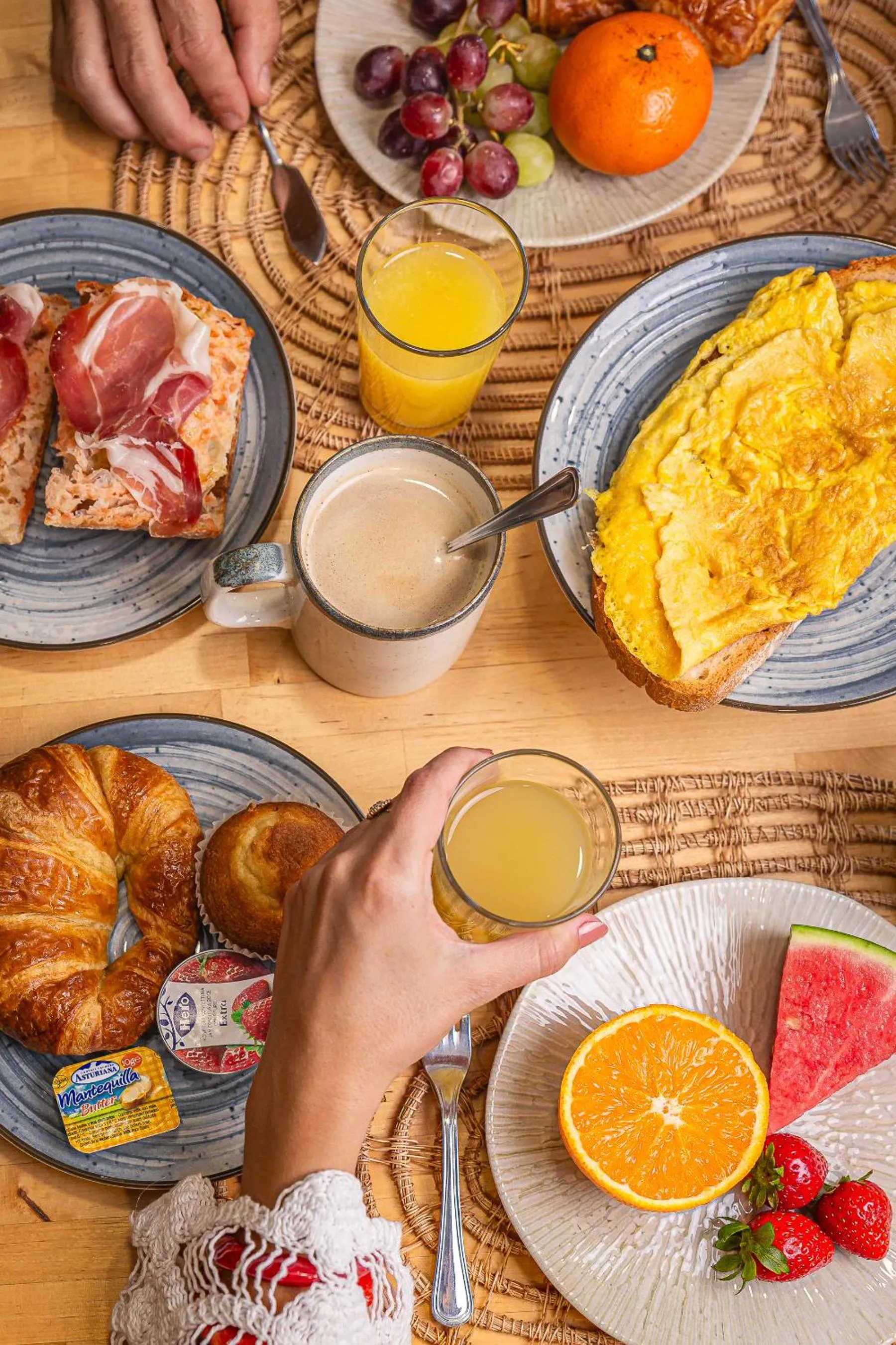 Buffet breakfast in La Muntanya