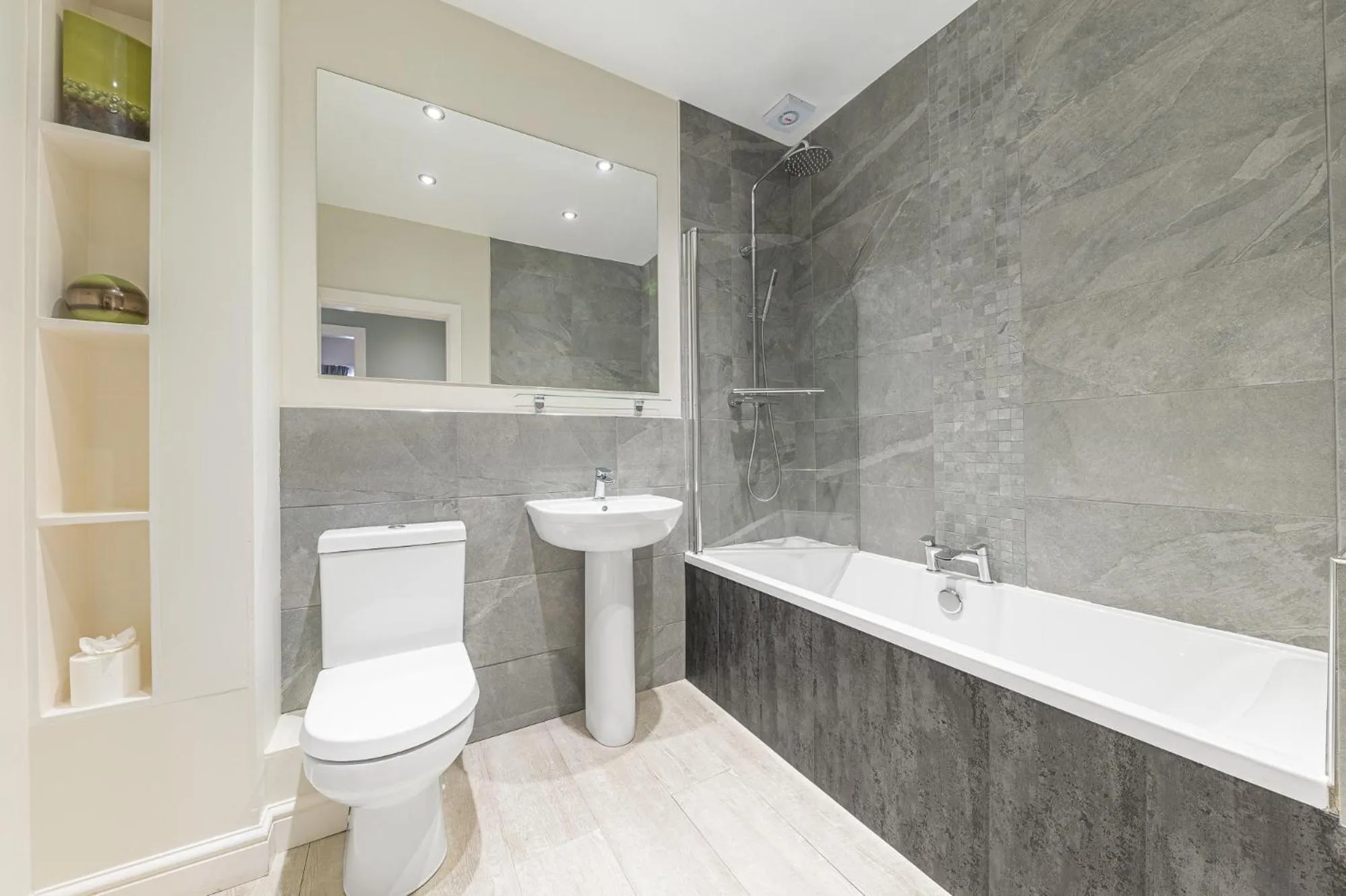 Bathroom in Abbey Apartments Modern ApartHotel for Tourists & Professionals