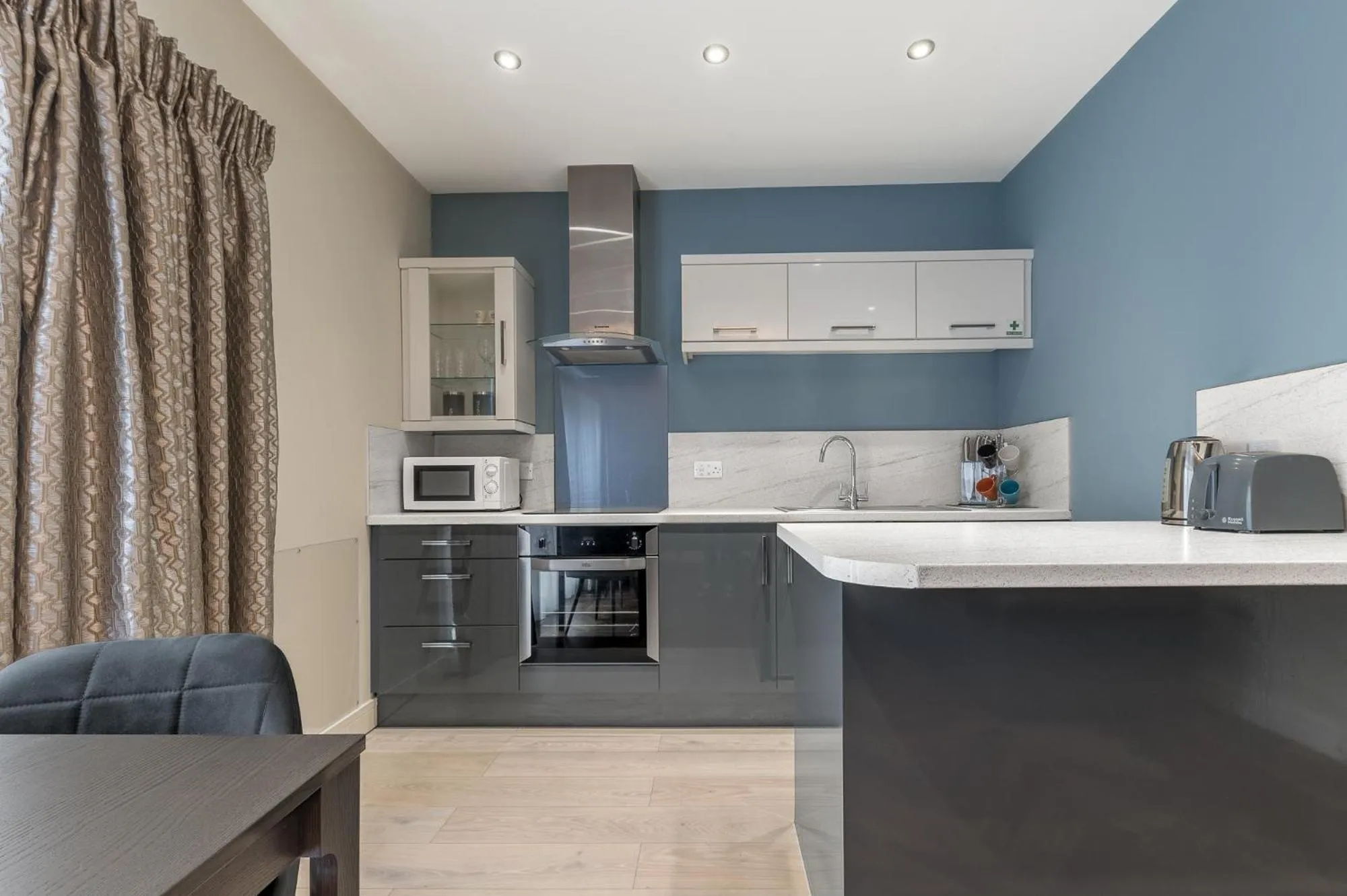 Kitchen or kitchenette in Abbey Apartments Modern ApartHotel for Tourists & Professionals