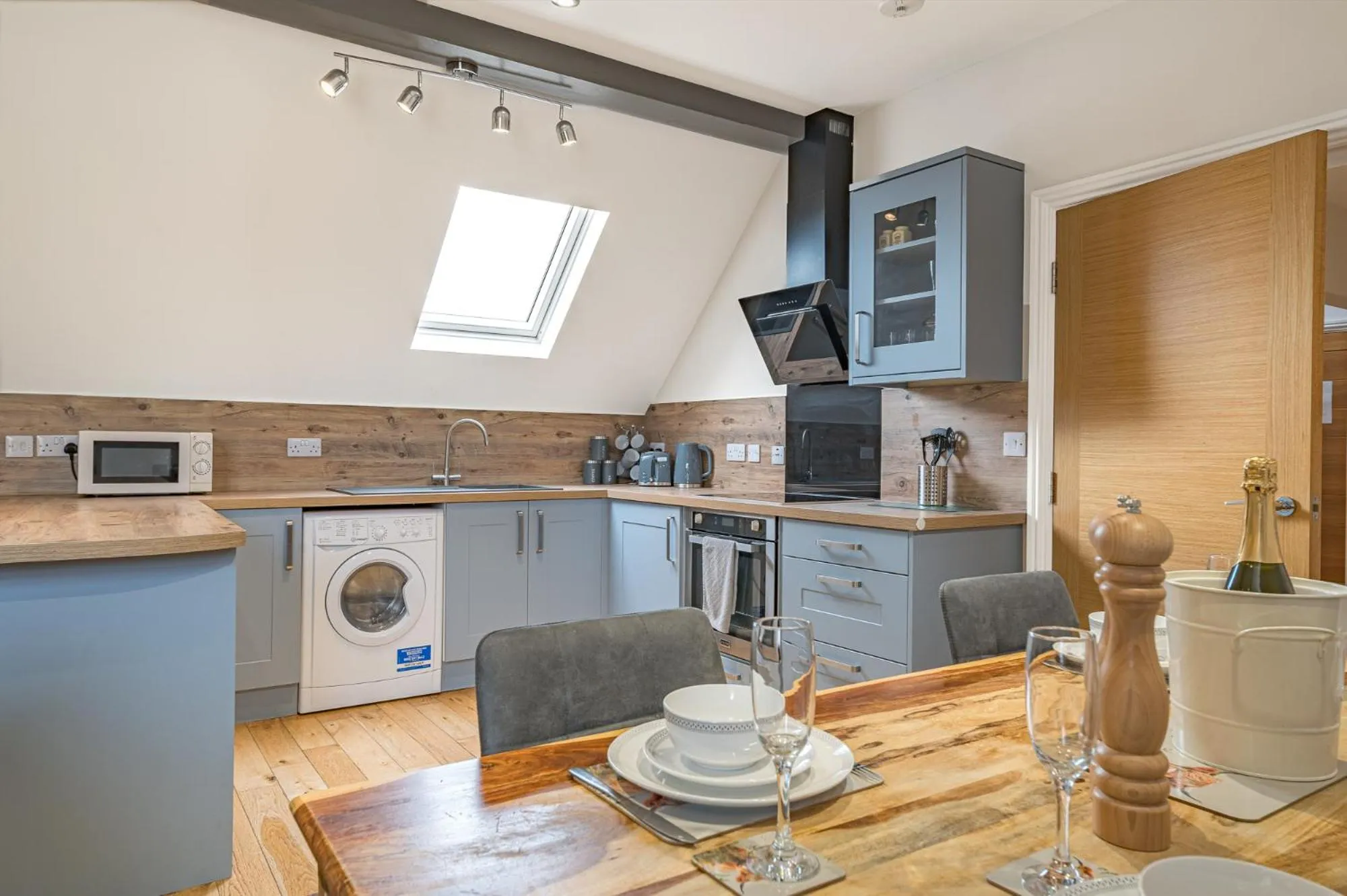 Kitchen or kitchenette in Abbey Apartments Modern ApartHotel for Tourists & Professionals