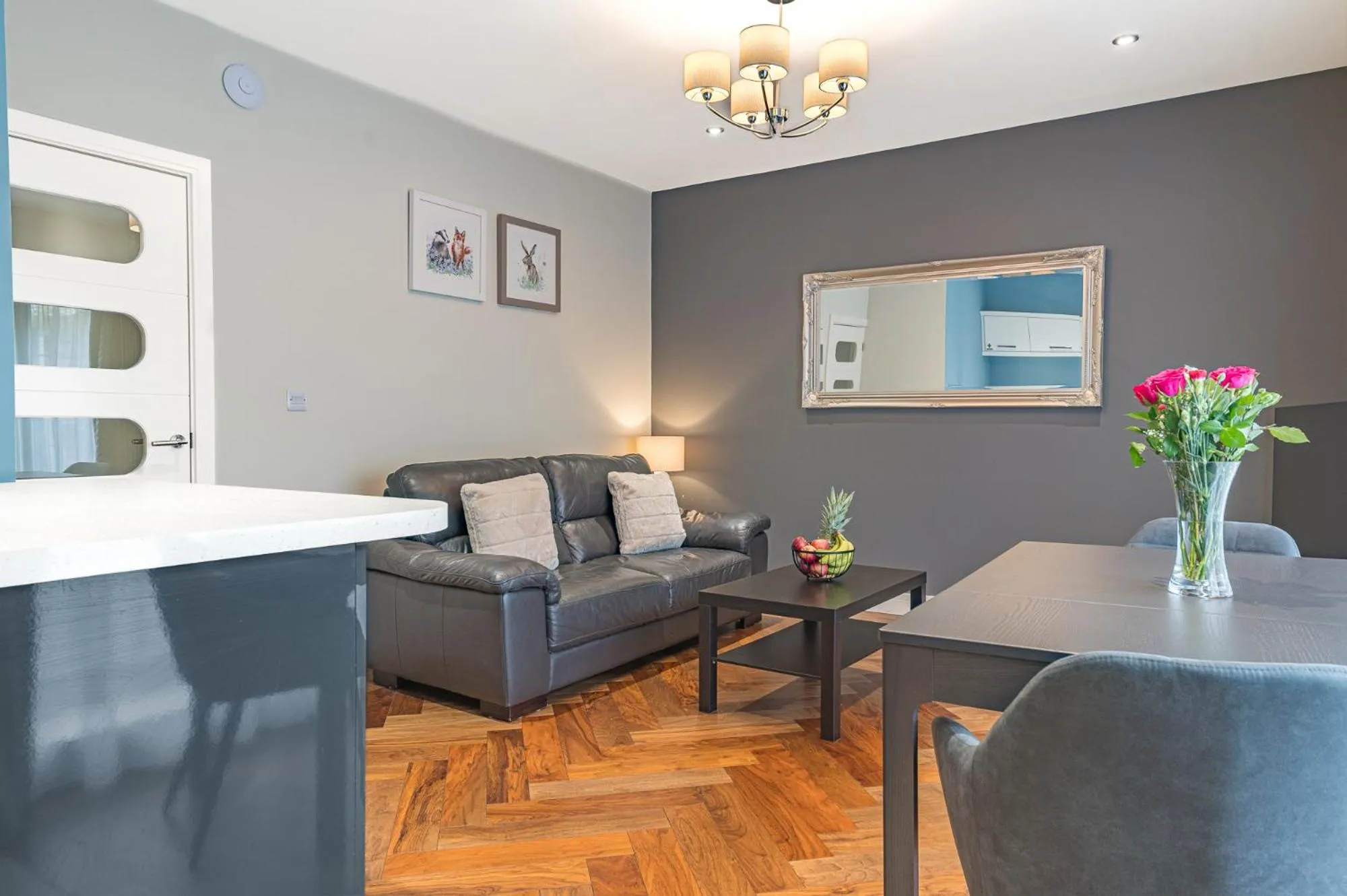 Living room in Abbey Apartments Modern ApartHotel for Tourists & Professionals